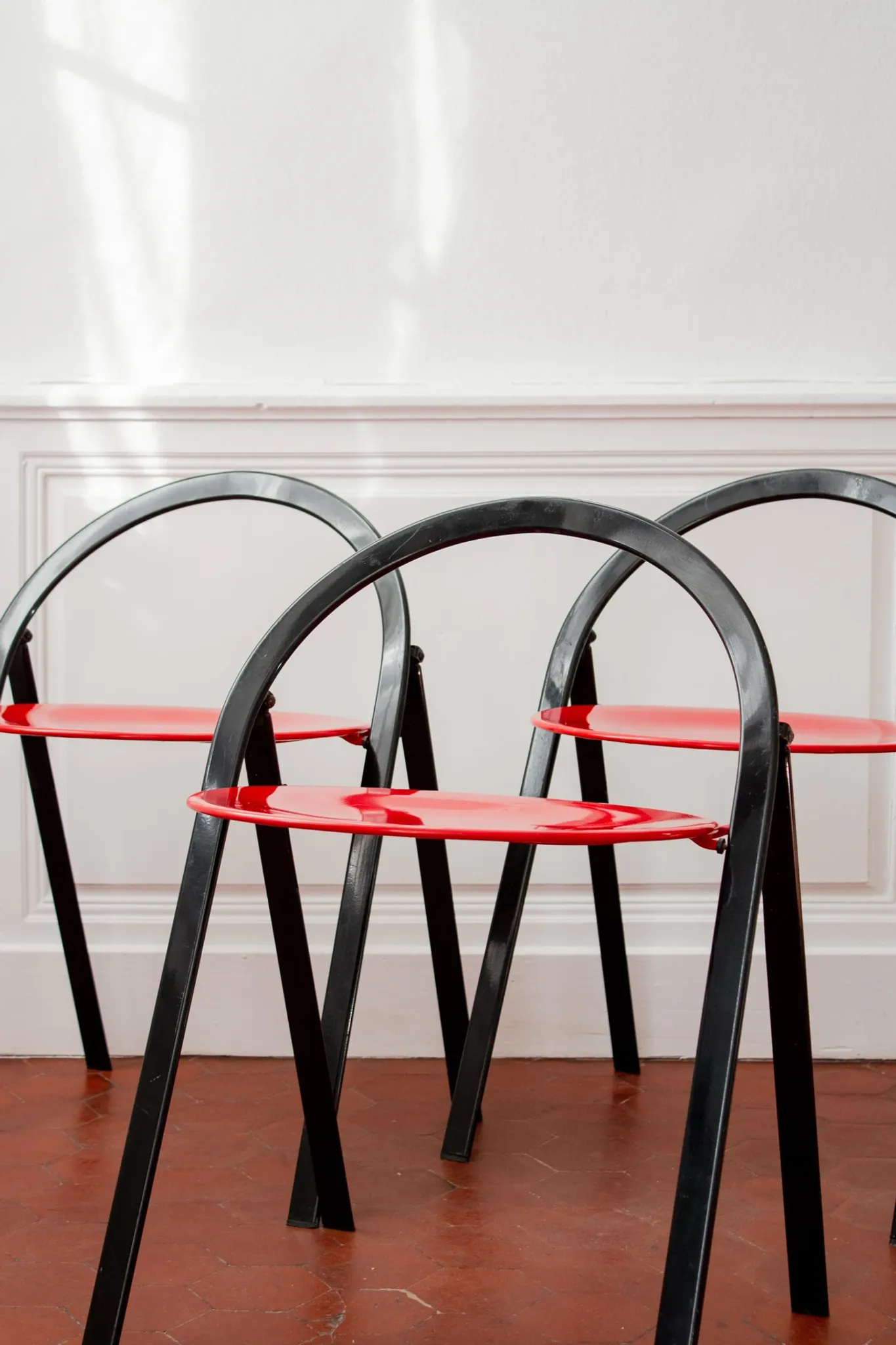 Vintage Clio chairs by Giorgio Cattelan for Cidue, black metal and wood.
