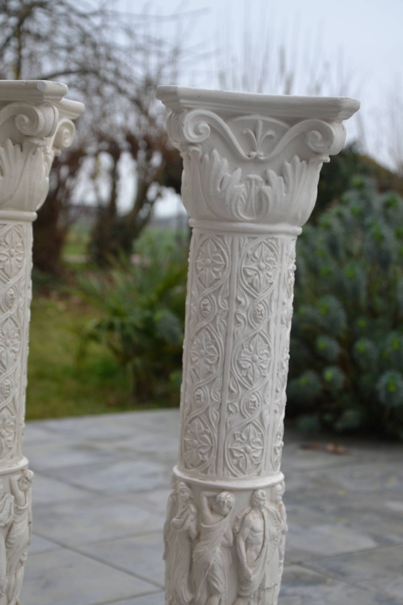 2 old plaster columns