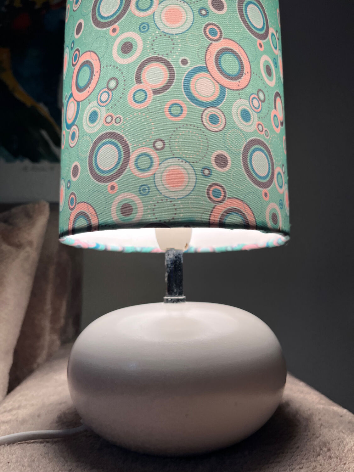 Lampe à poser. Abat-jour fait main.