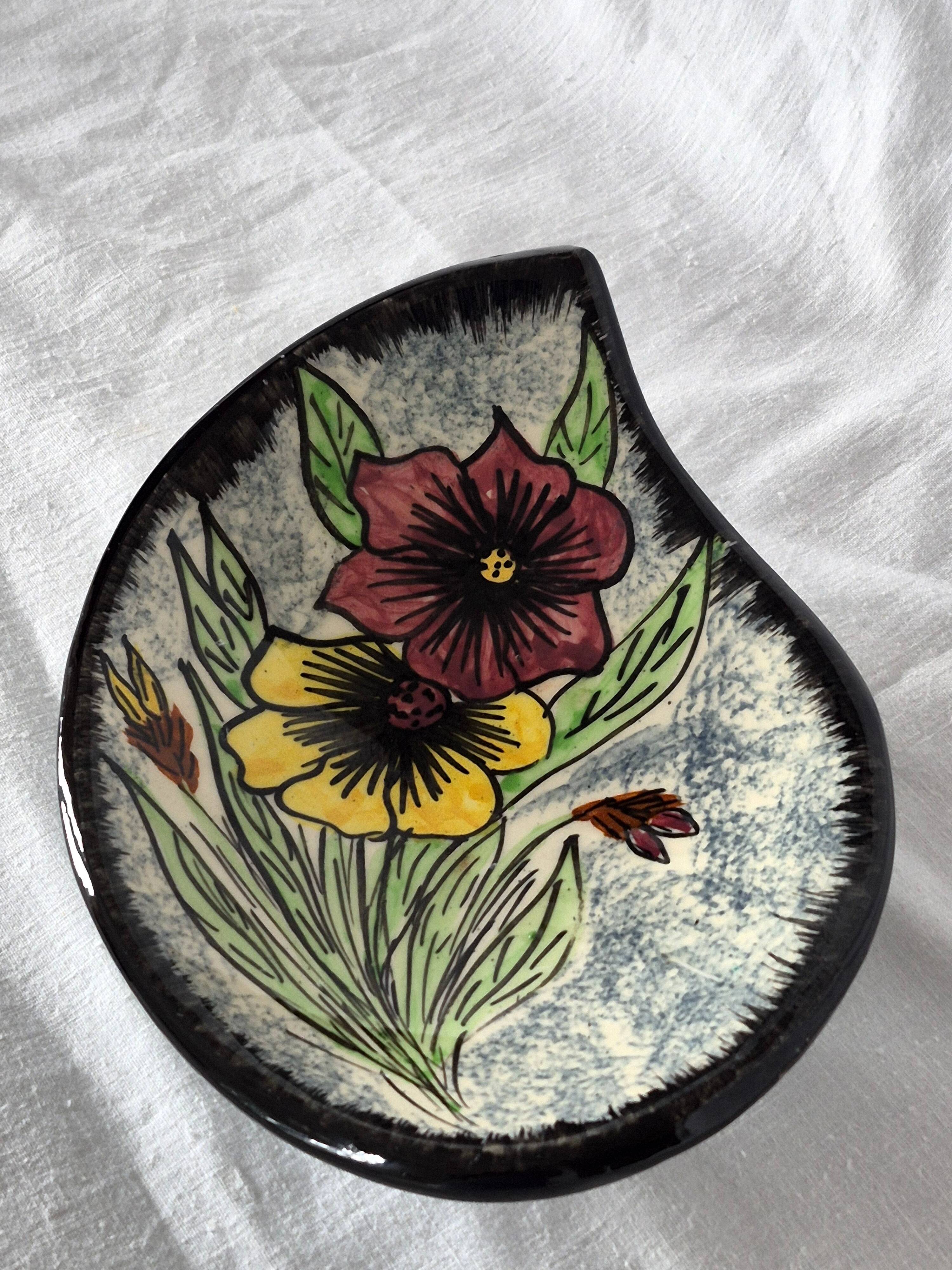 Vallauris empty pocket bowl A554