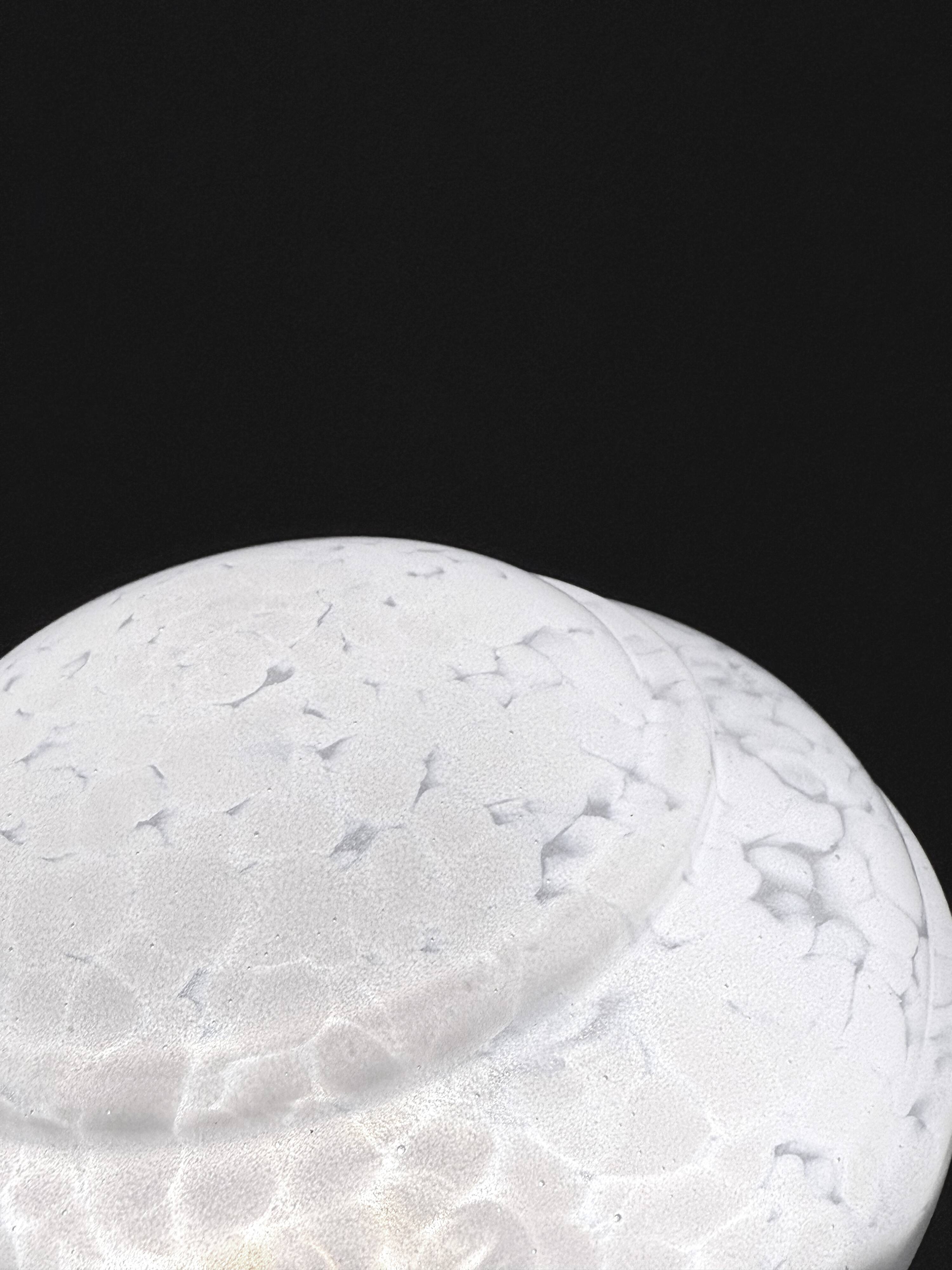 Plafonnier Art déco en verre moucheté blanc – France, années 30