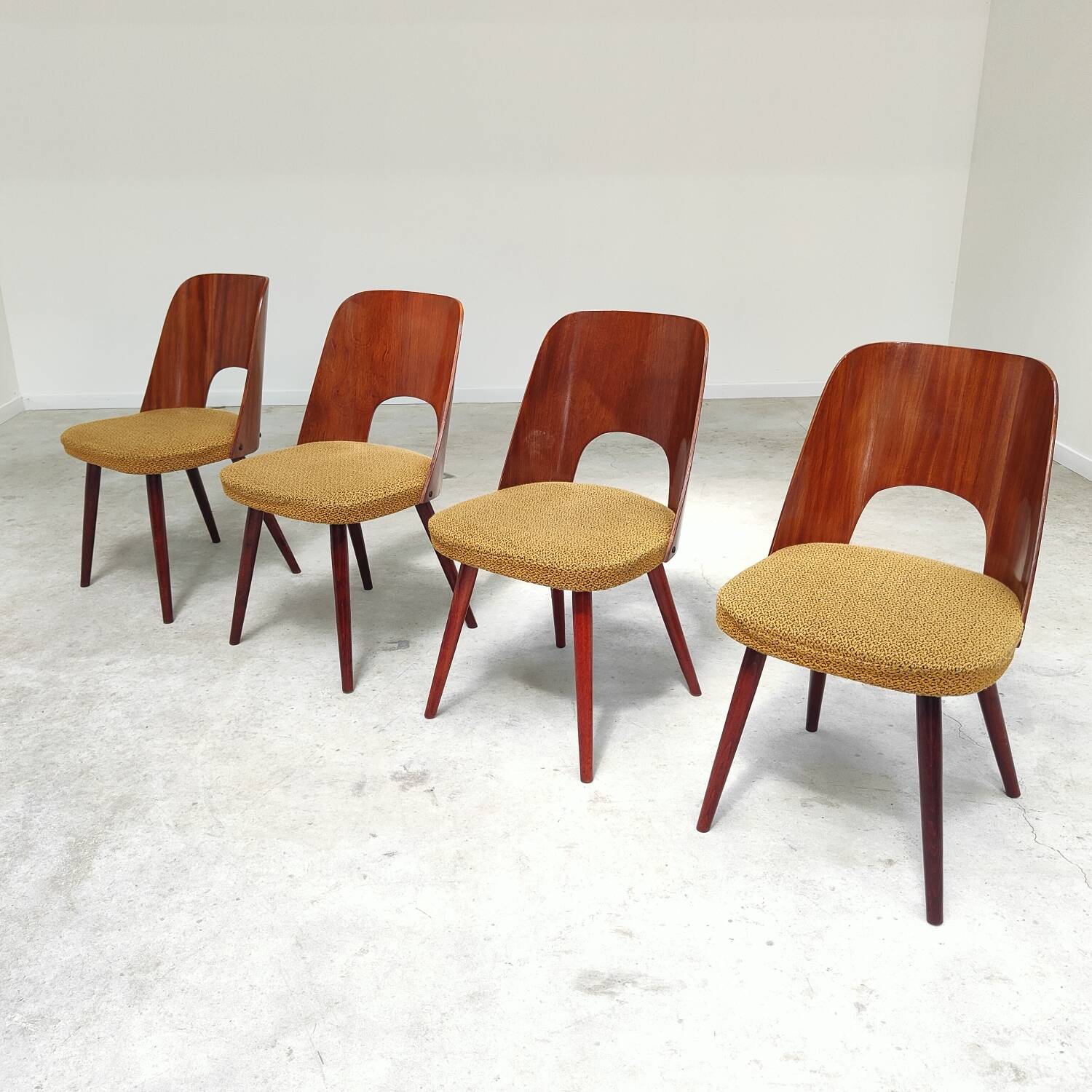 Set of 4 TON 515 / 2 chairs by Oswald Haerdtl (Thonet) wood and mustard fabric