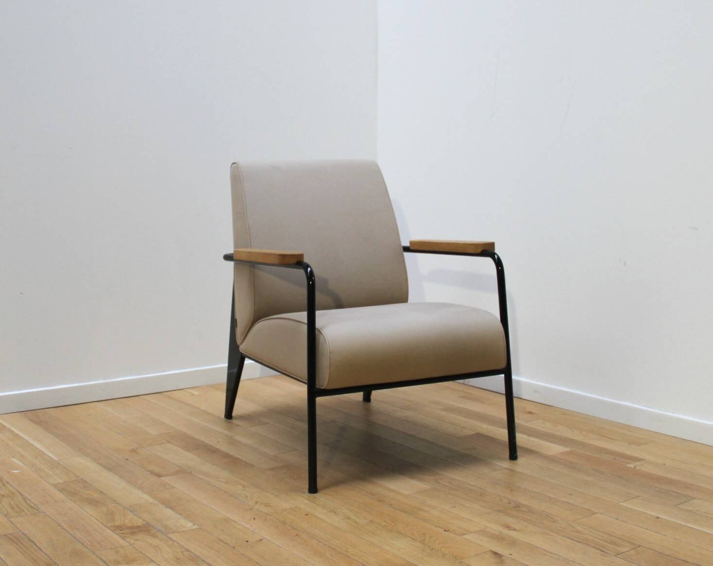 Living room armchair, Jean Prouvé