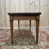 Table basse de style Louis XVI en marbre blanc et merisier