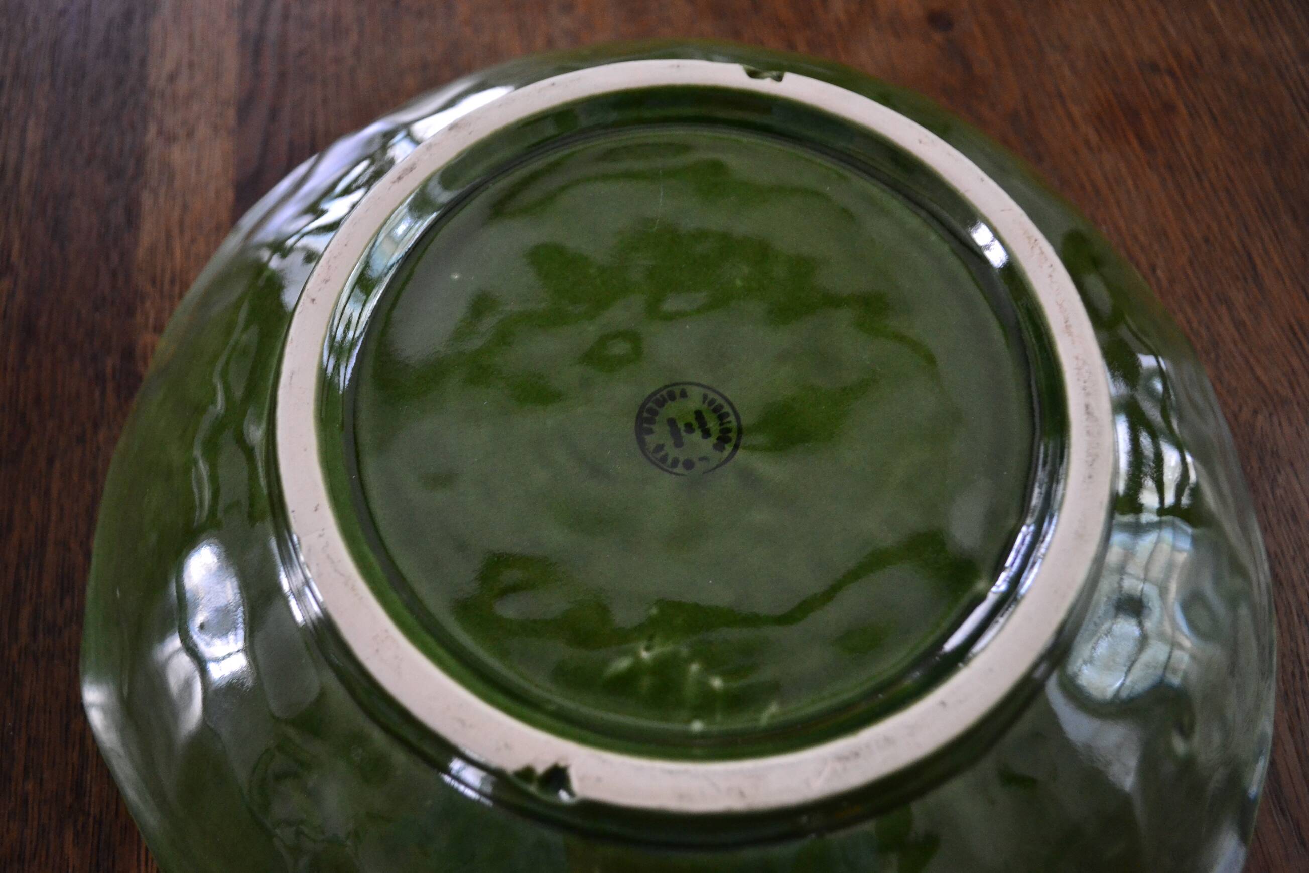 Vintage cabbage leaf slip salad bowl
