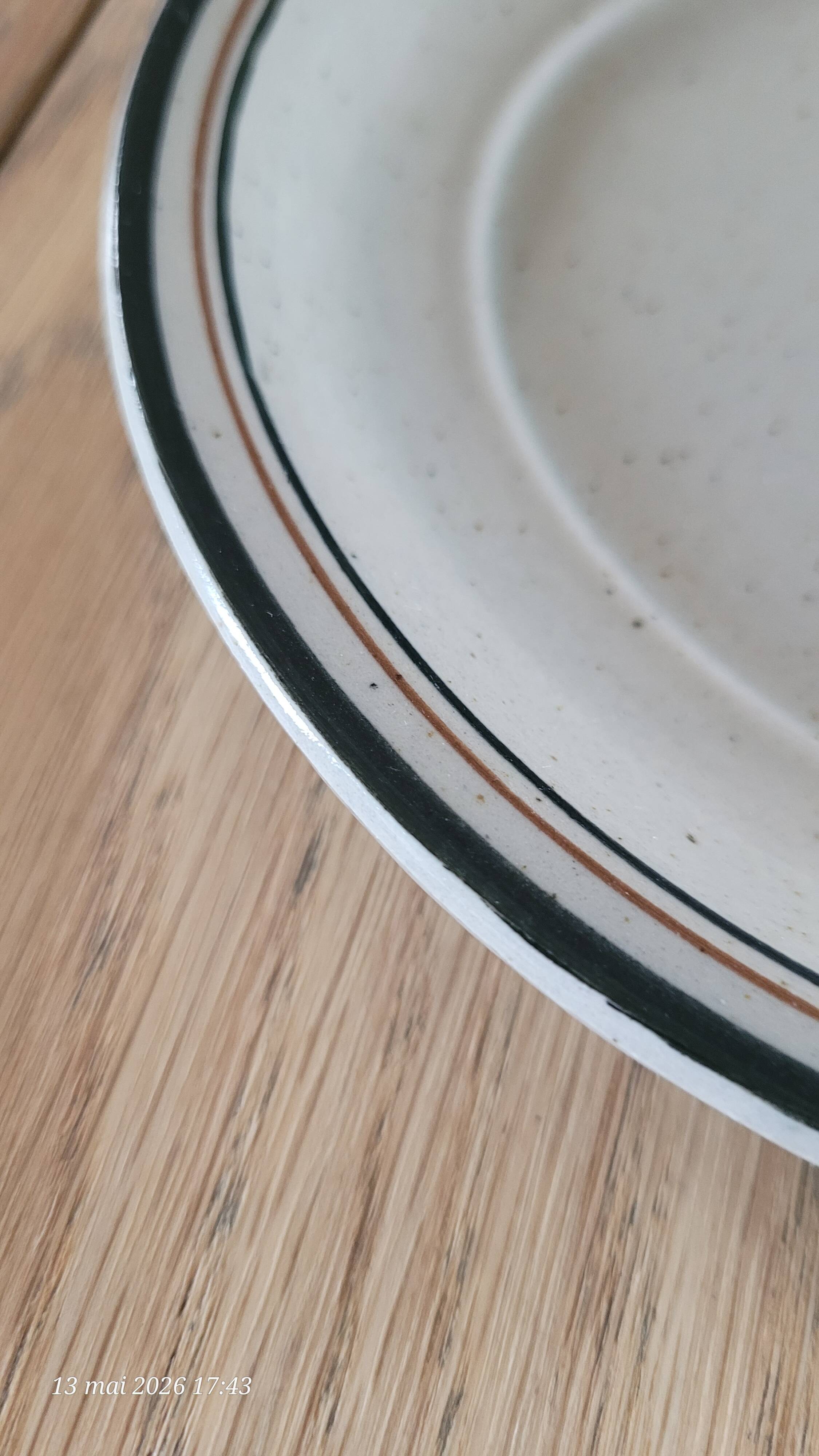 6 assiettes à dessert en grès moucheté