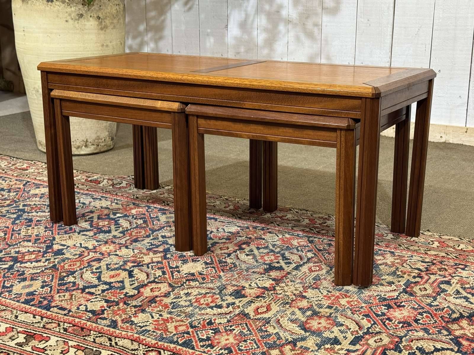 3 tables gigognes en teck, années 1970