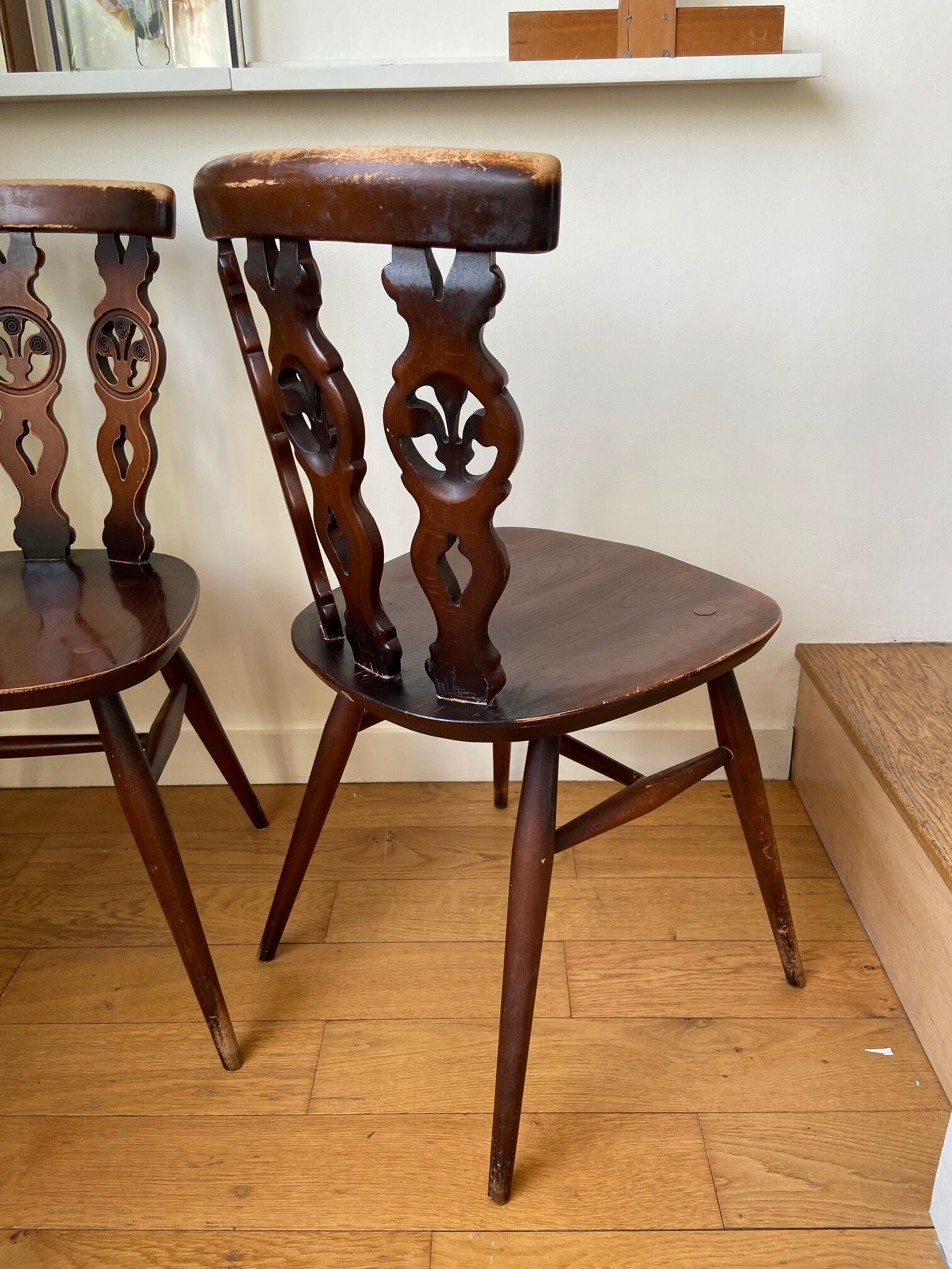 Paire de chaises en bois "Ercol"