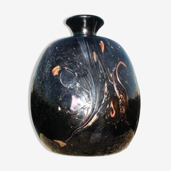 vase en pate de verre multicouche noir et inclusion d'or et autres couleurs signé par Bob le Bleïs