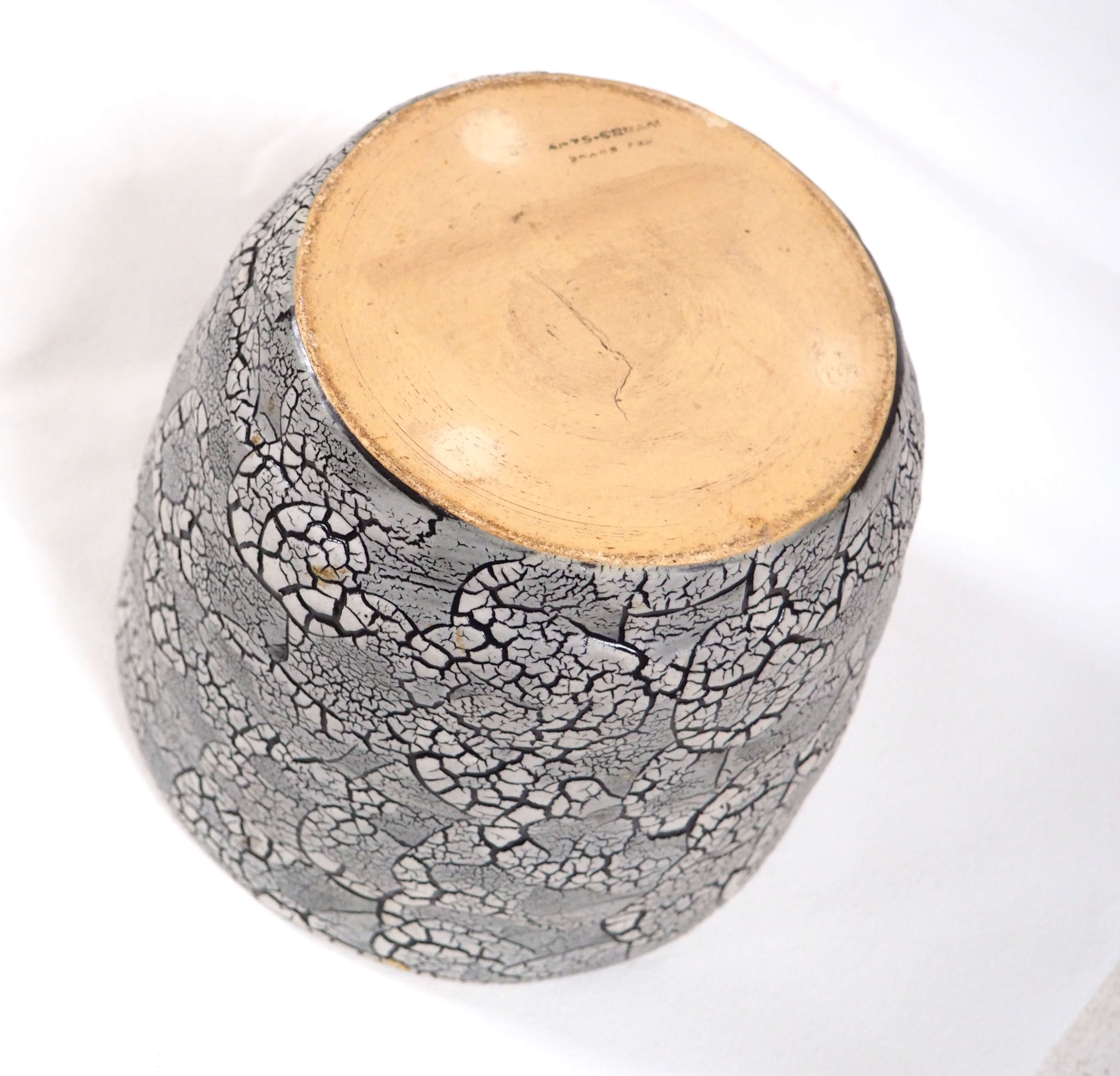 Black earthenware pot cover