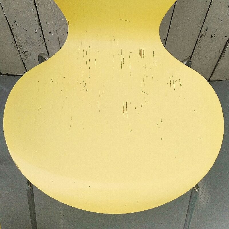 Pair of Arne Jacobsen chairs for Fritz Hansen design 2001