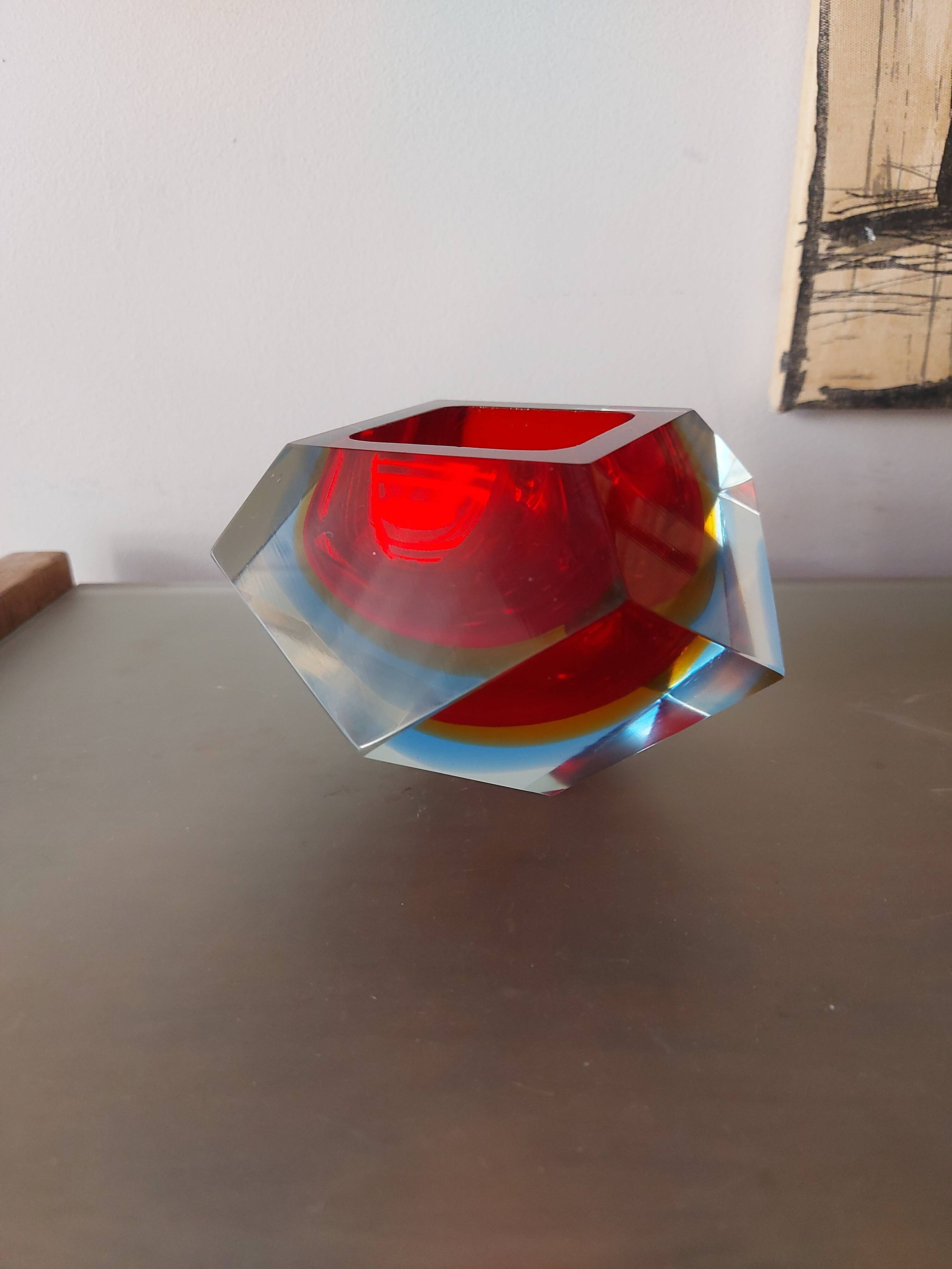 Empty pocket in Murano glass