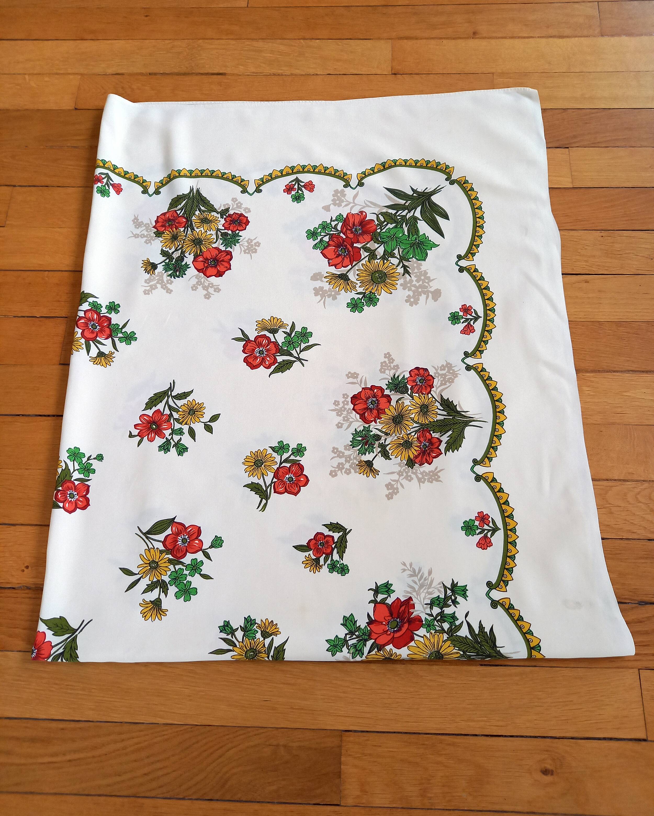 Old flower tablecloth Vintage 60s Floral decor