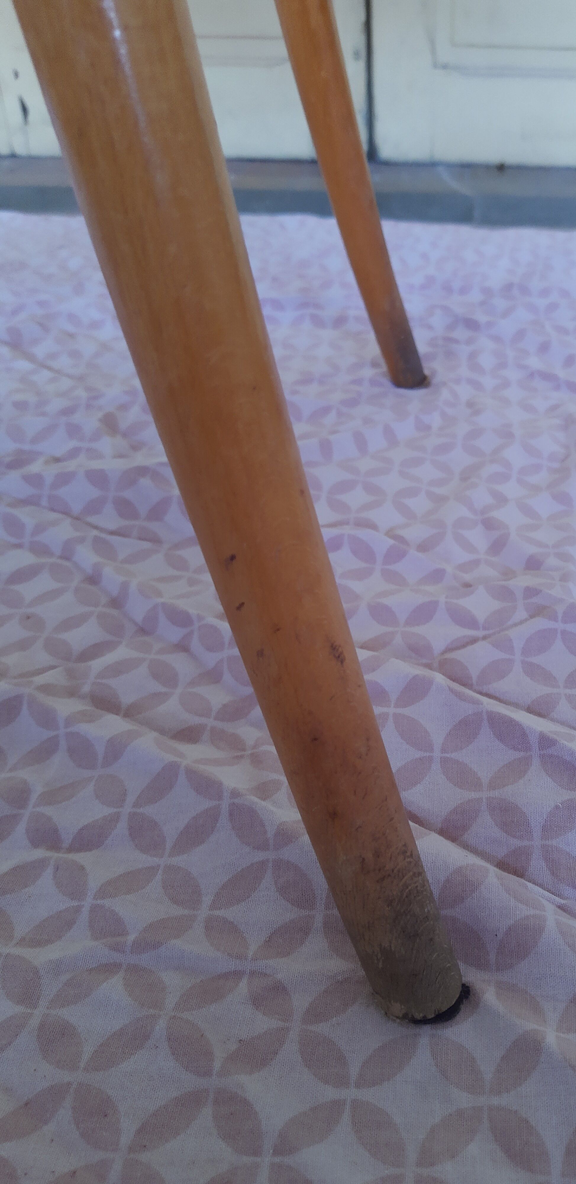 Round dining table vintage curved wooden foot