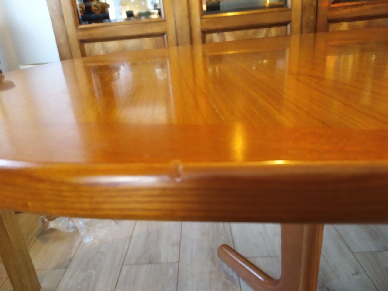 Scandinavian extendable oval table in G Plan teak