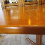 Scandinavian extendable oval table in G Plan teak
