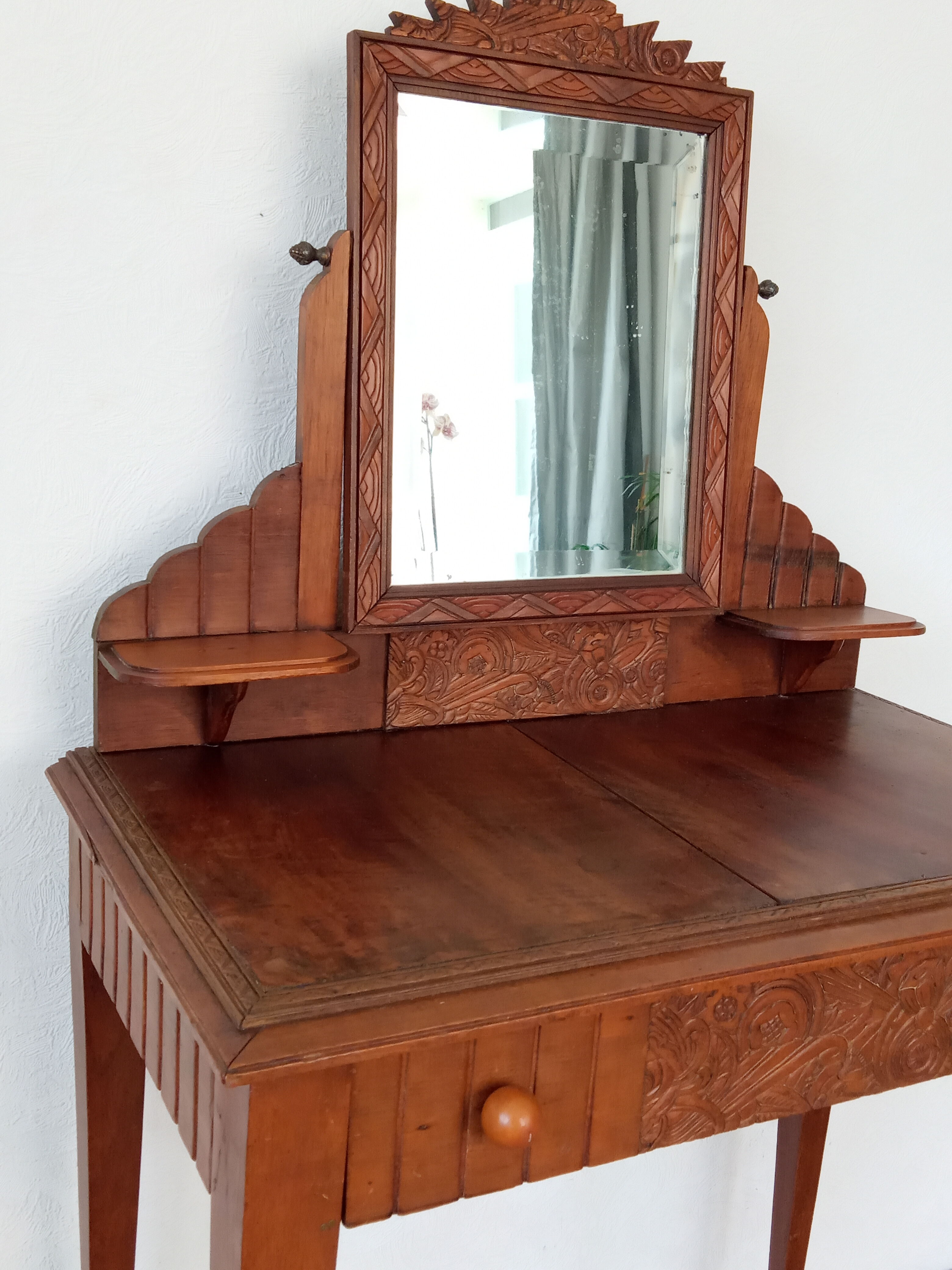 Art-deco hairdresser