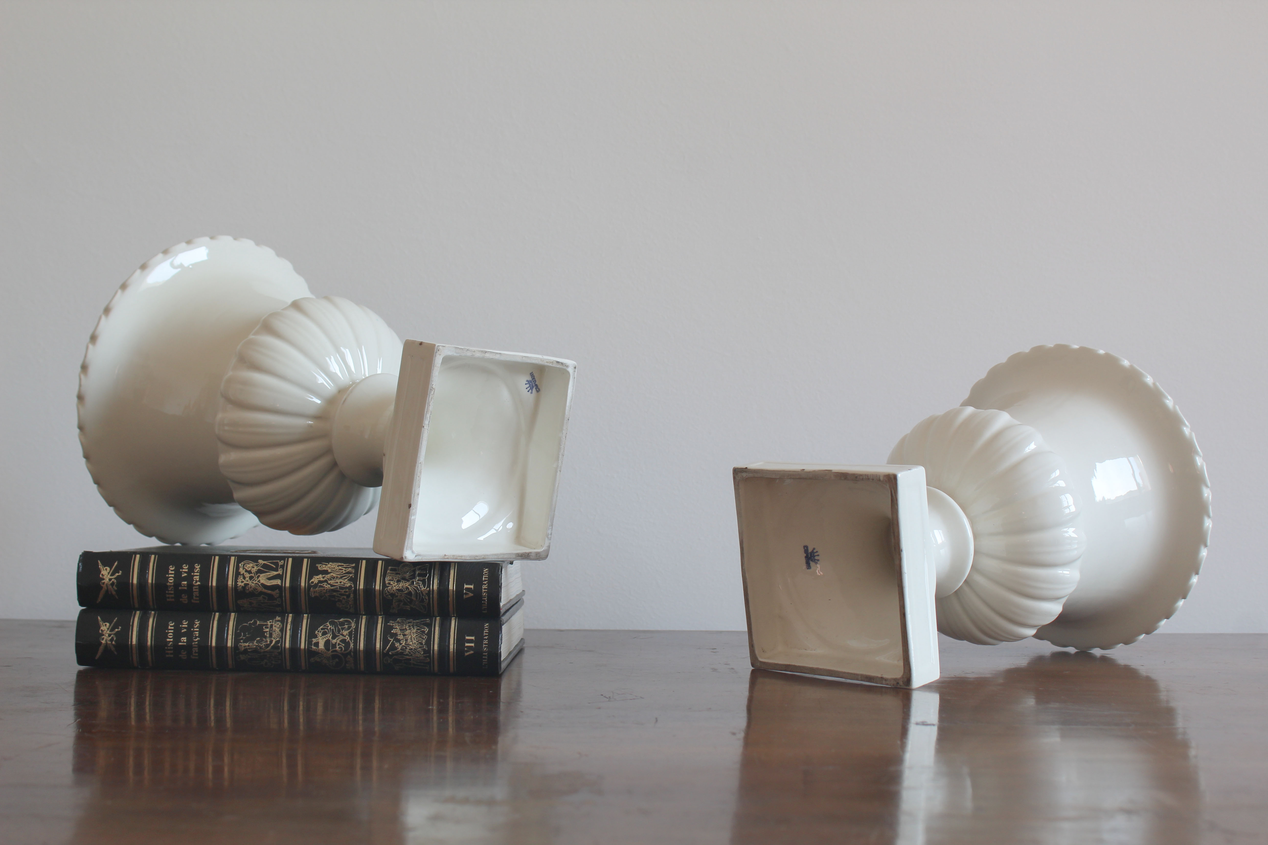 Pair of Capuani Este Vases in white lacquered ceramic, Italy '900