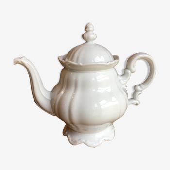 Théière en porcelaine blanche