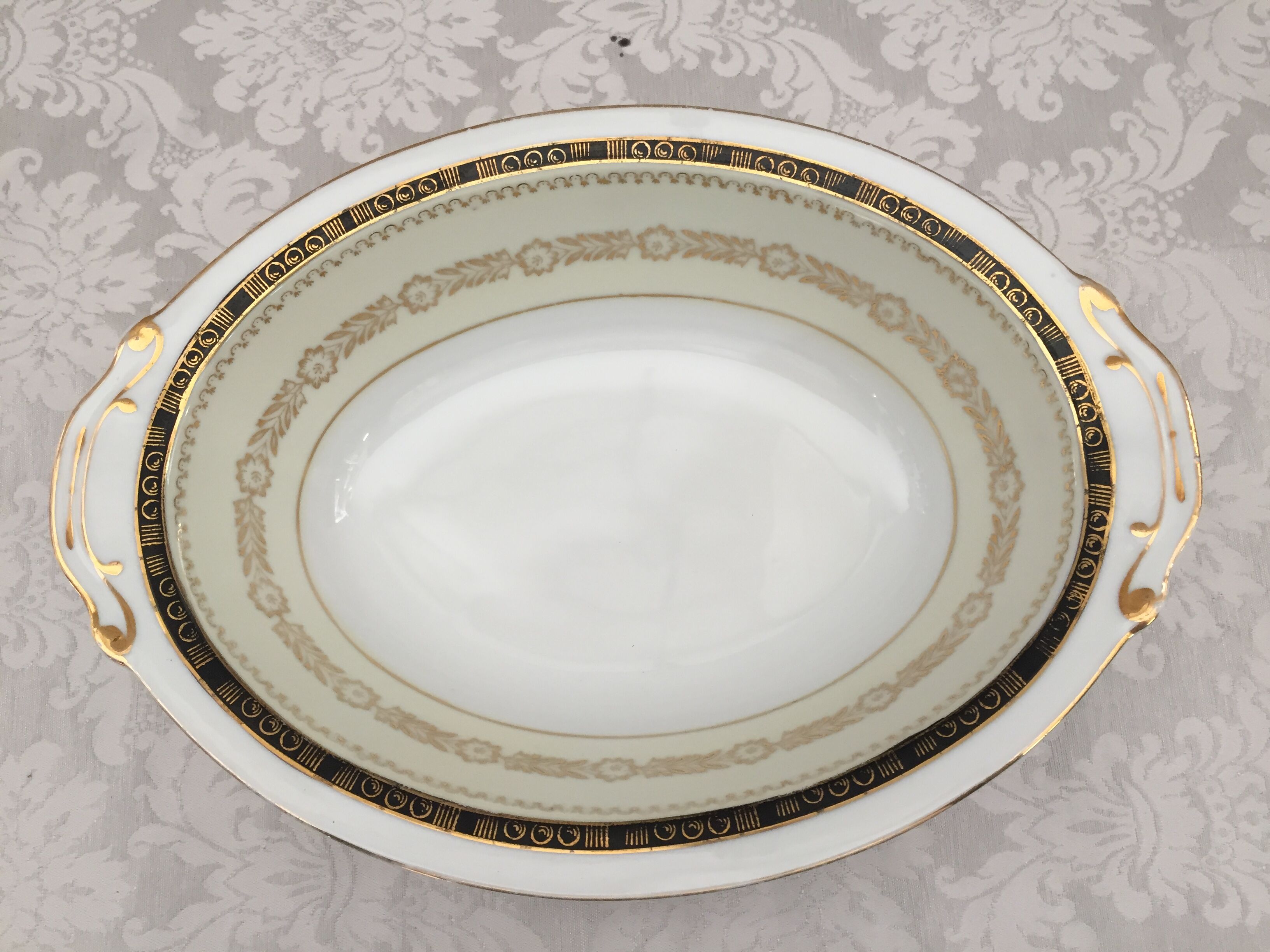 Two luxury porcelain service dishes art japan