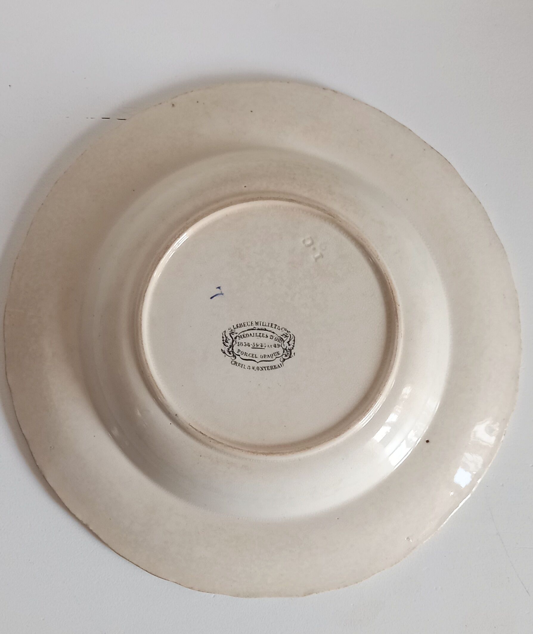 Hollow plate Creil and Montereau