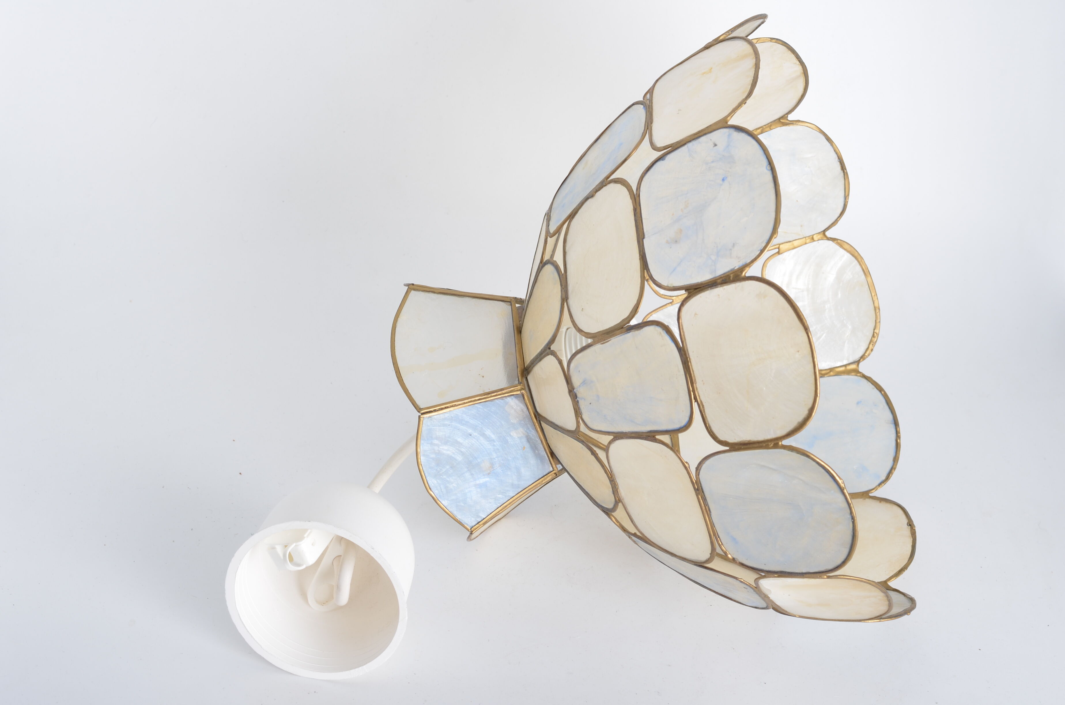 Mother-of-pearl hanging lamp