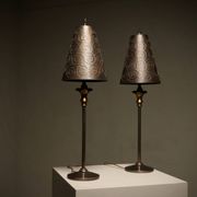 Paire de lampes de table impressionnantes par Lam Lee pour Leeazanne, années 1990.