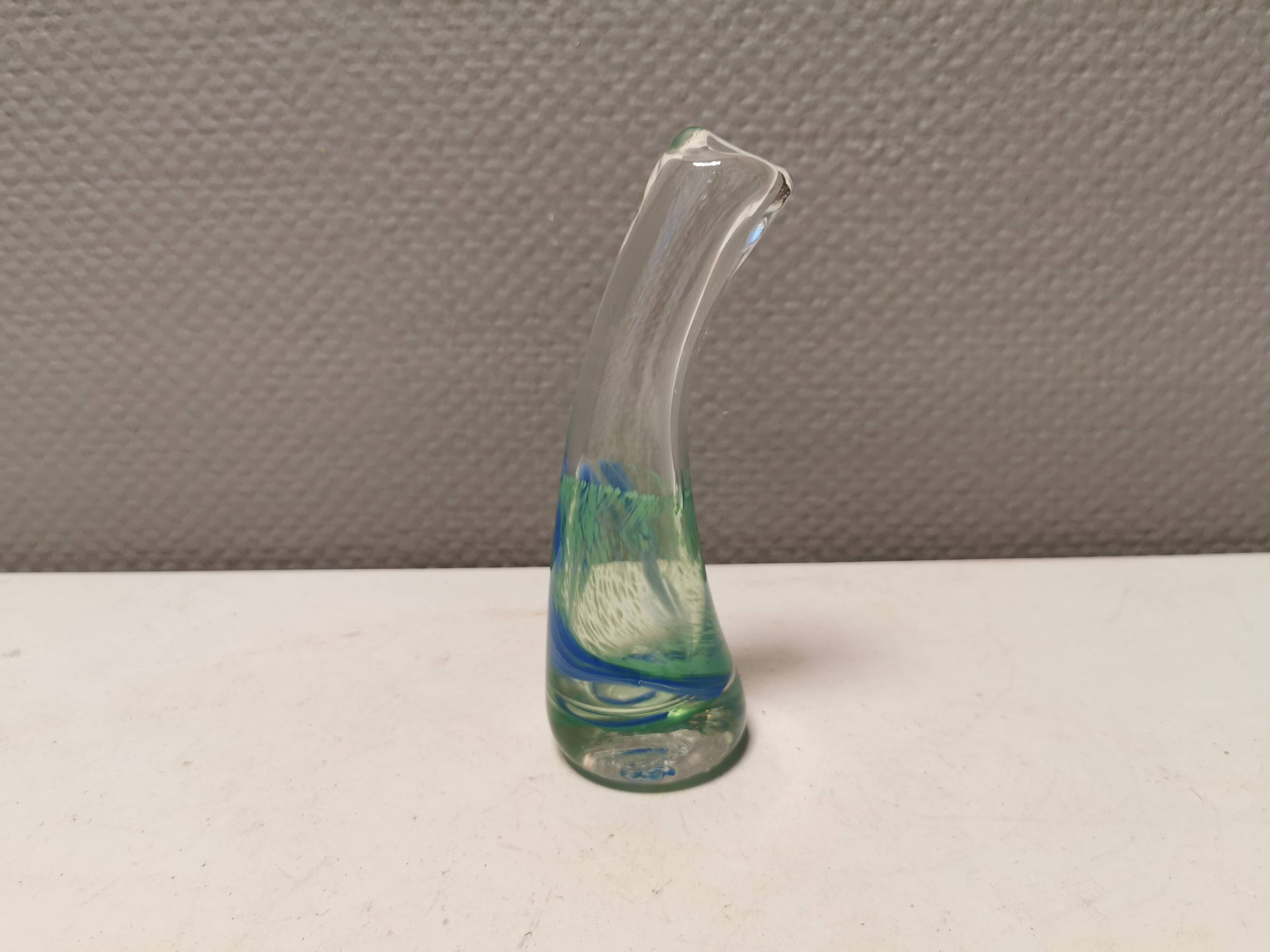Beau vase en verre fait main, du Danemark des années 1960-70