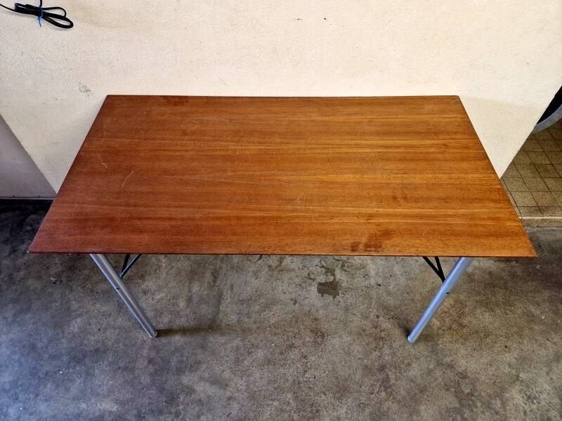 Etienne Fermigier (1932-1973) Aluminium table and black lacquered metal 1960