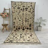 Moroccan Berber rug 305x136cm