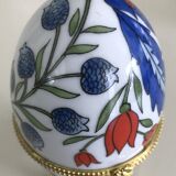 Egg-shaped porcelain box
