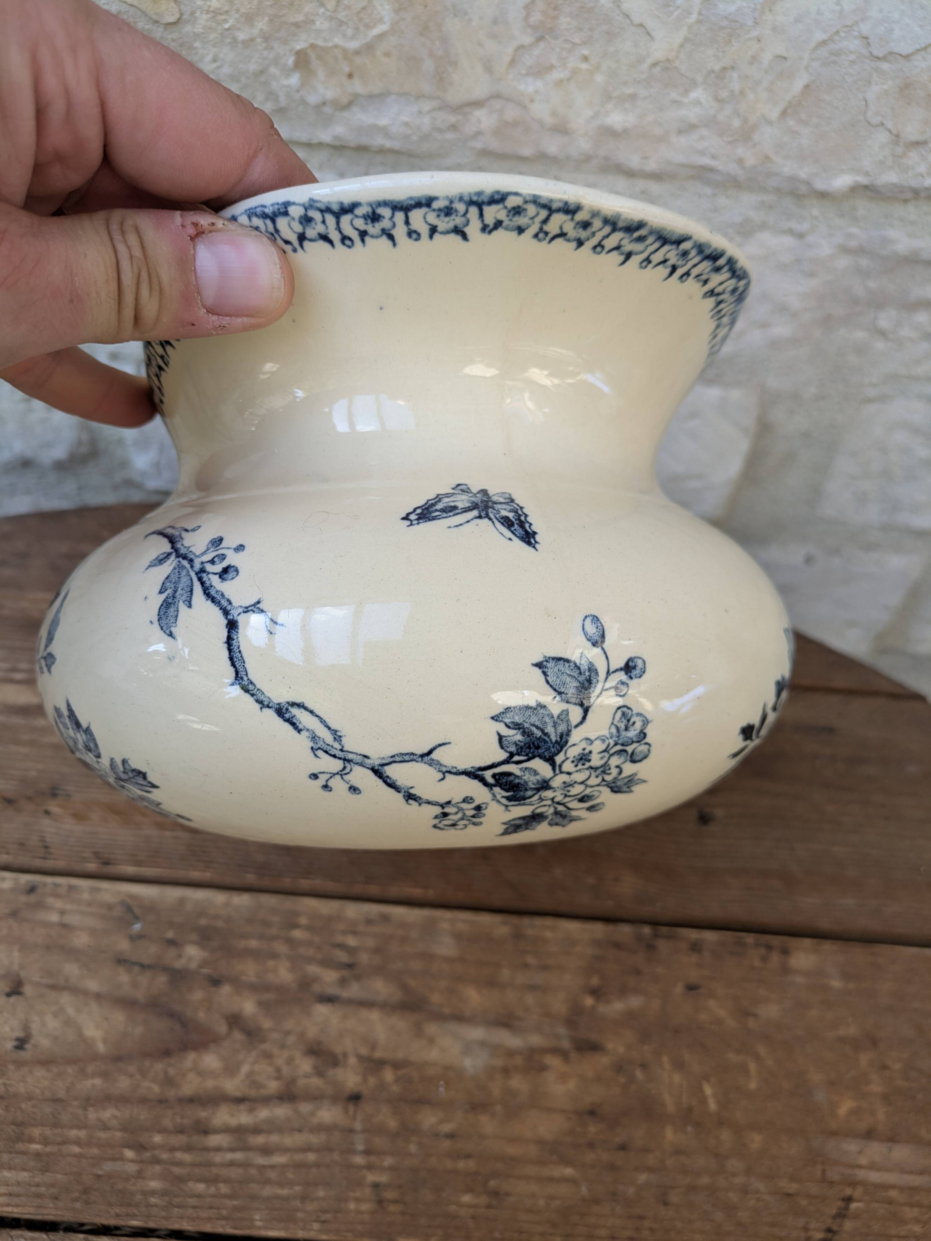 Opaque porcelain water jug from Gien, Aubépine Terre de Fer model.