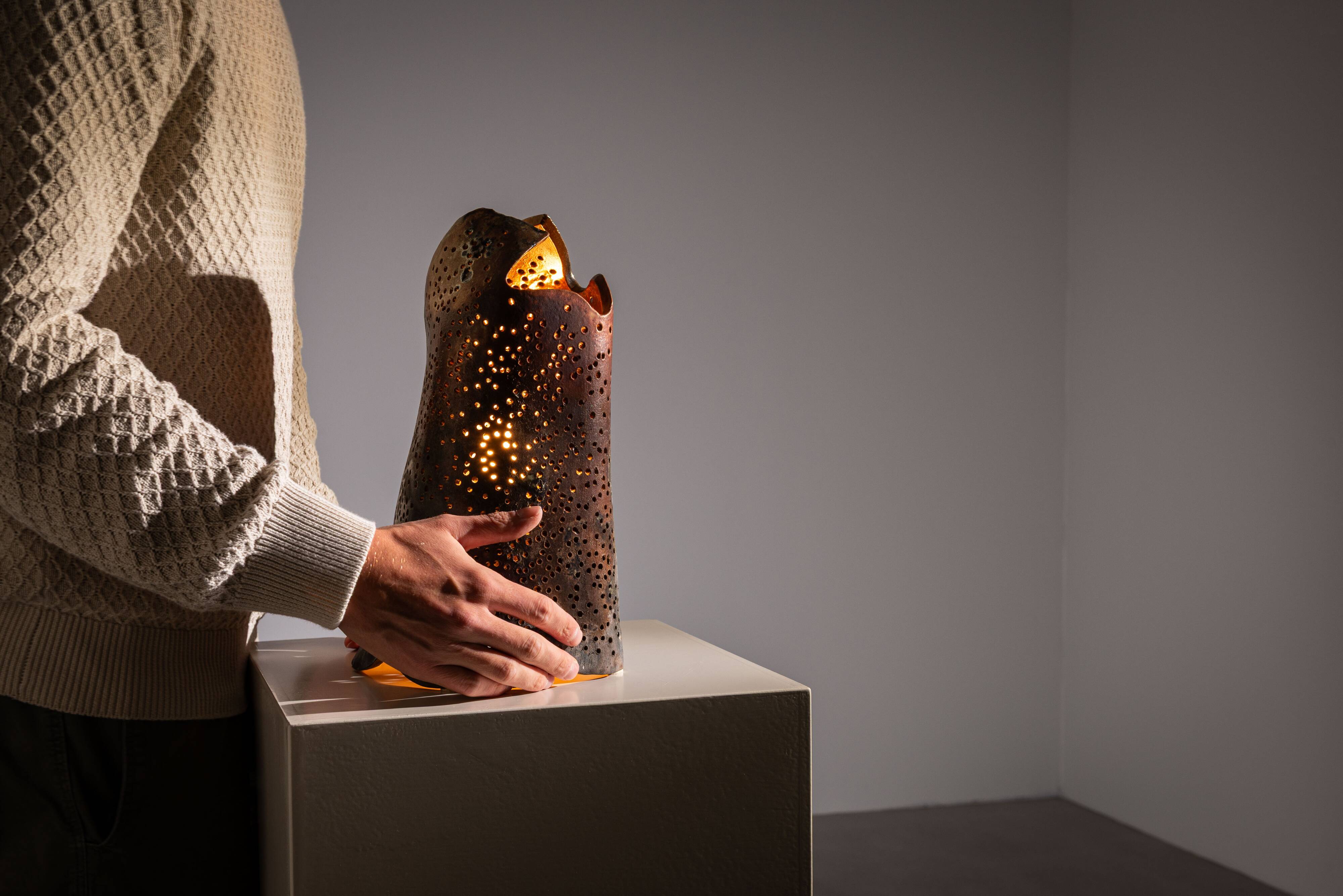 Sculptural ceramic table lamp