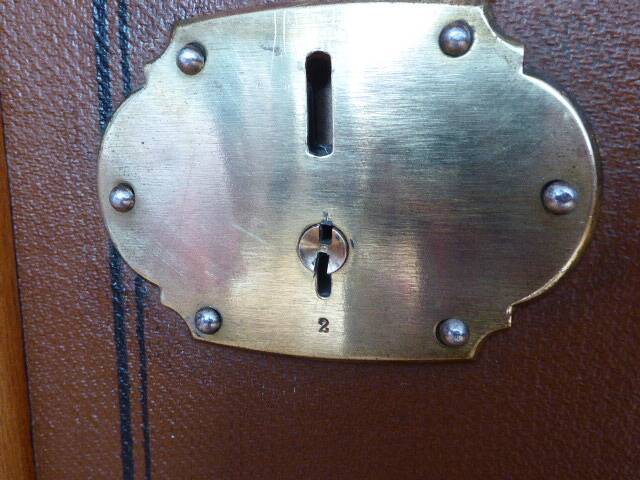 Curved mail bag in tawny from the 1920s - 100 x 54 x 46 cm