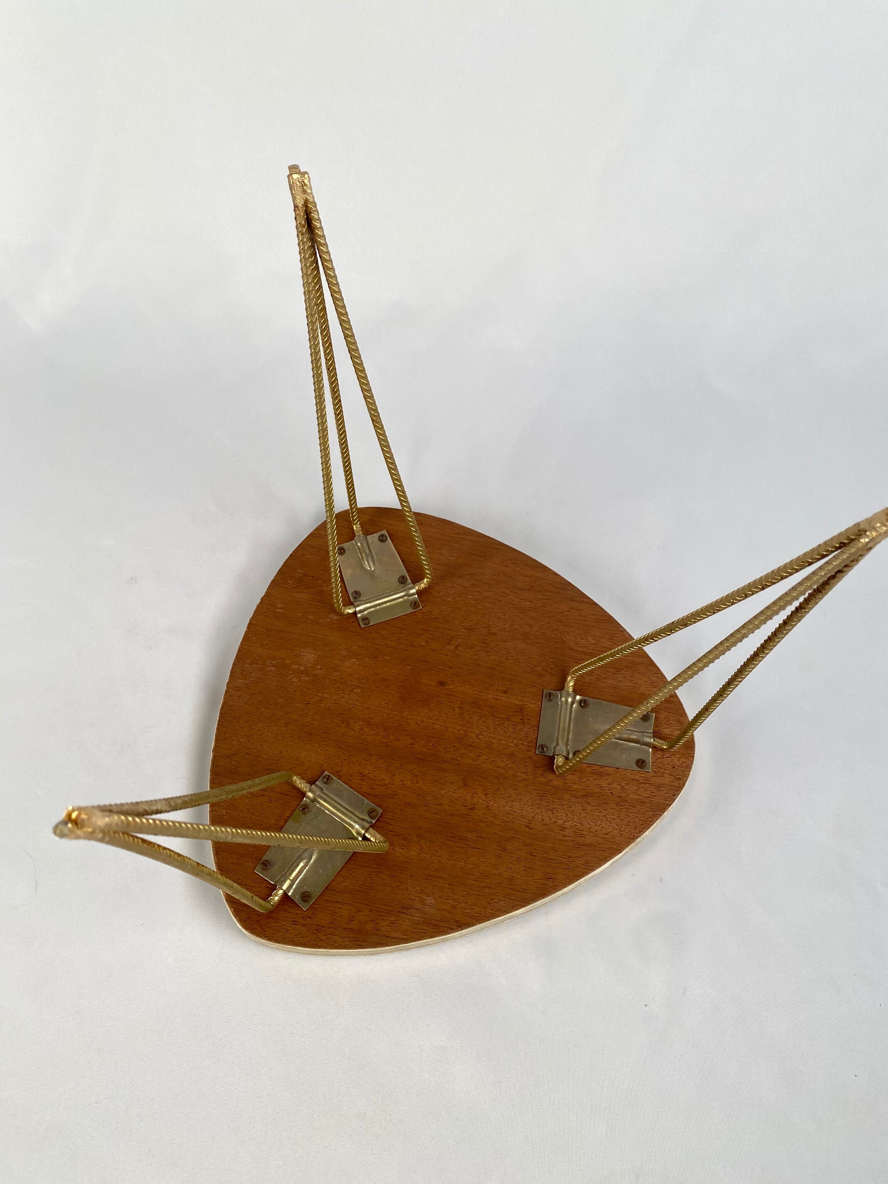 Formica tripod plant holder