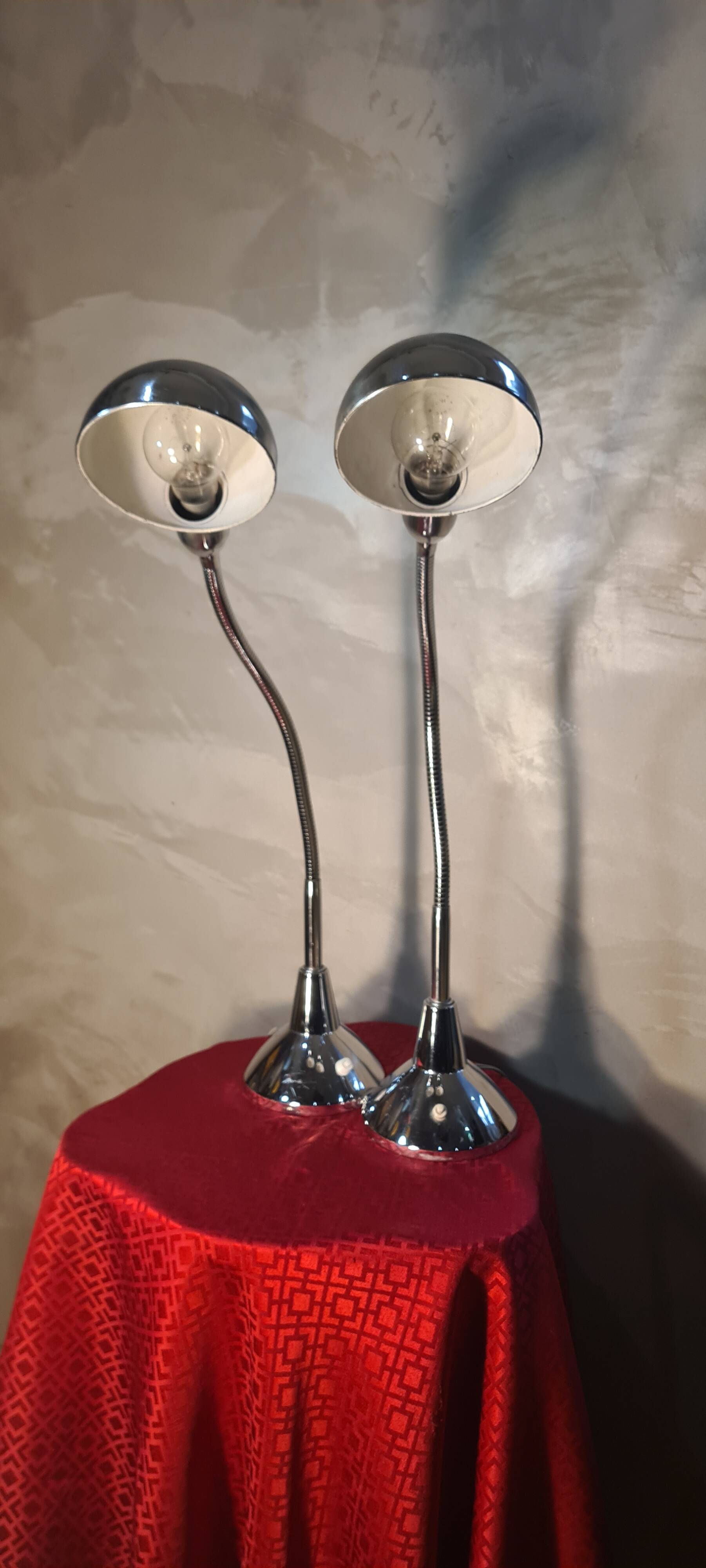 Pair of large chrome desk lamps from the 1970s, very good condition, 70 x 30 cm