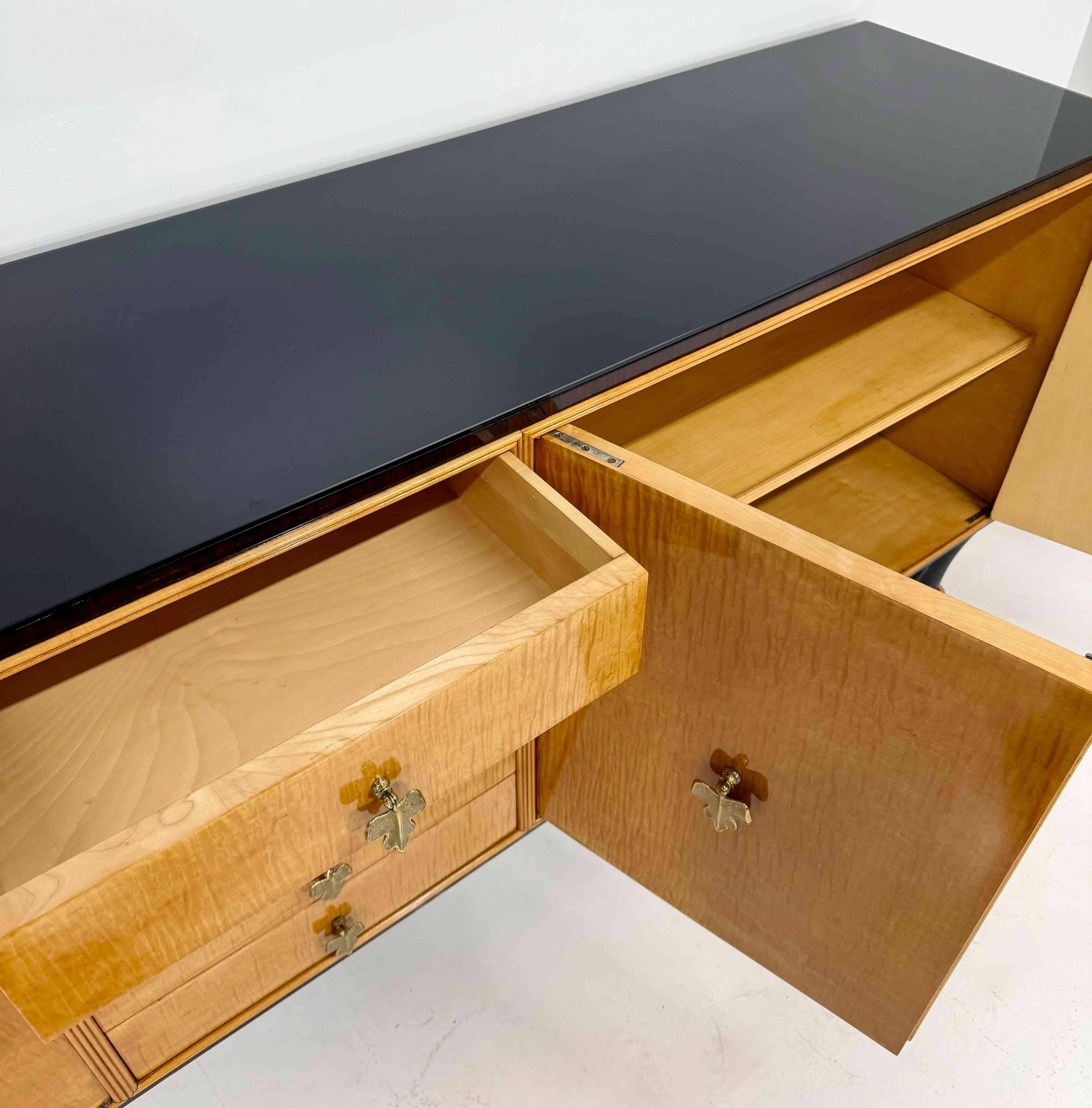 Italian Art Deco Sideboard Attributed to Osvaldo Borsani in Maple, Late 194