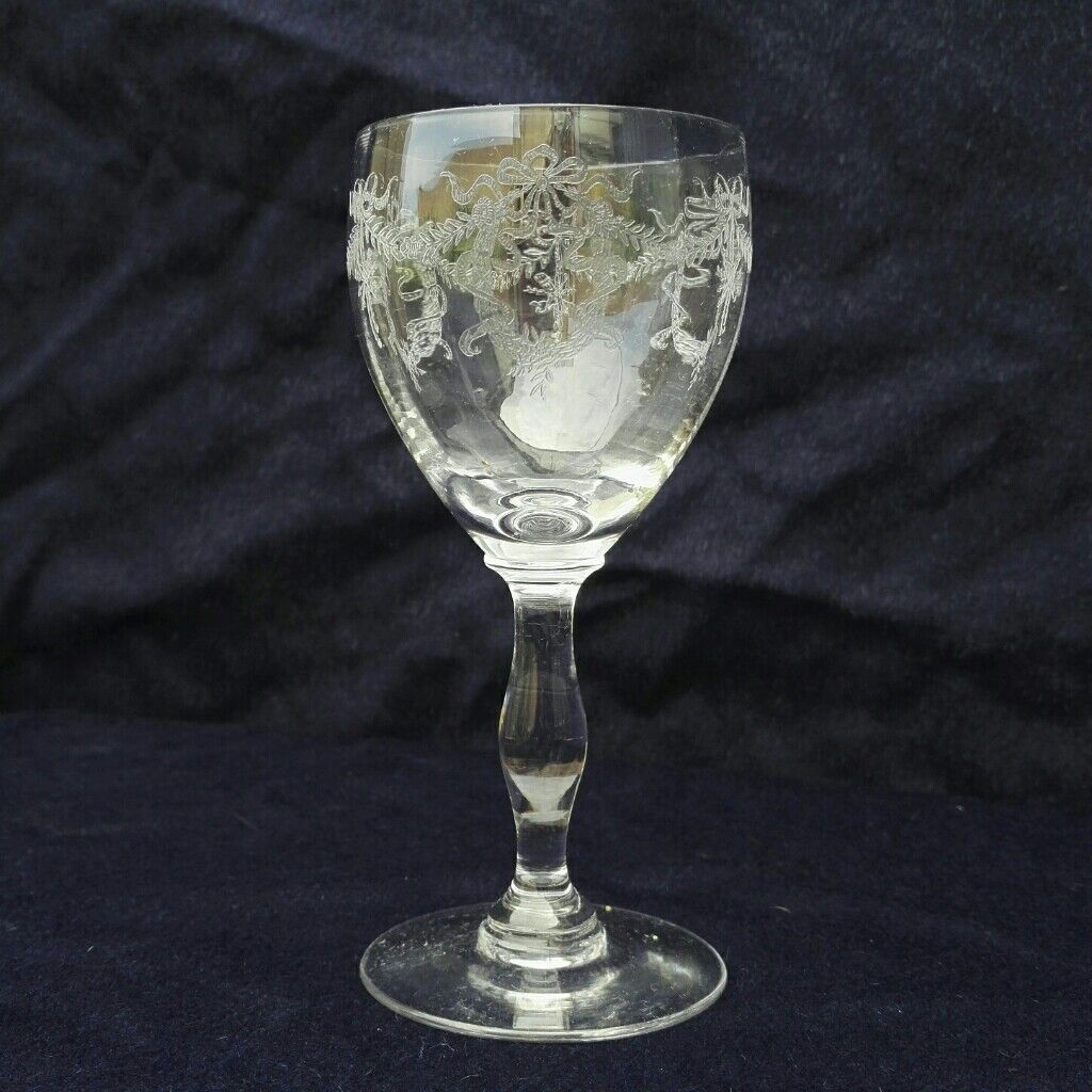 Crystal wine glasses Baccarat frieze knots ribbons