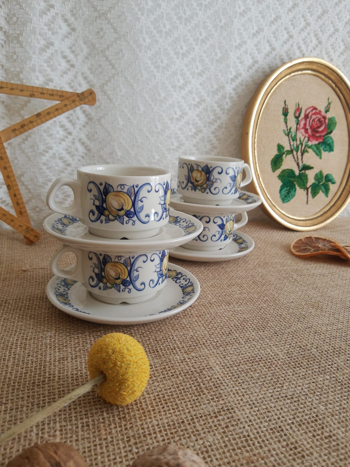 Set of 4 Villeroy & Boch cups and saucers - vintage