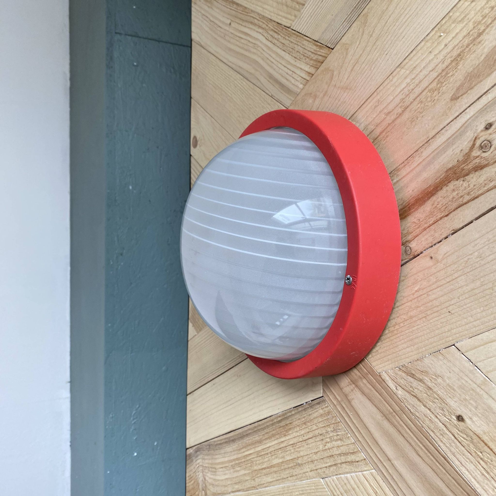 Applique murale plafonnier hublot verre Prisma modèle Eko rouge LAMP-7441