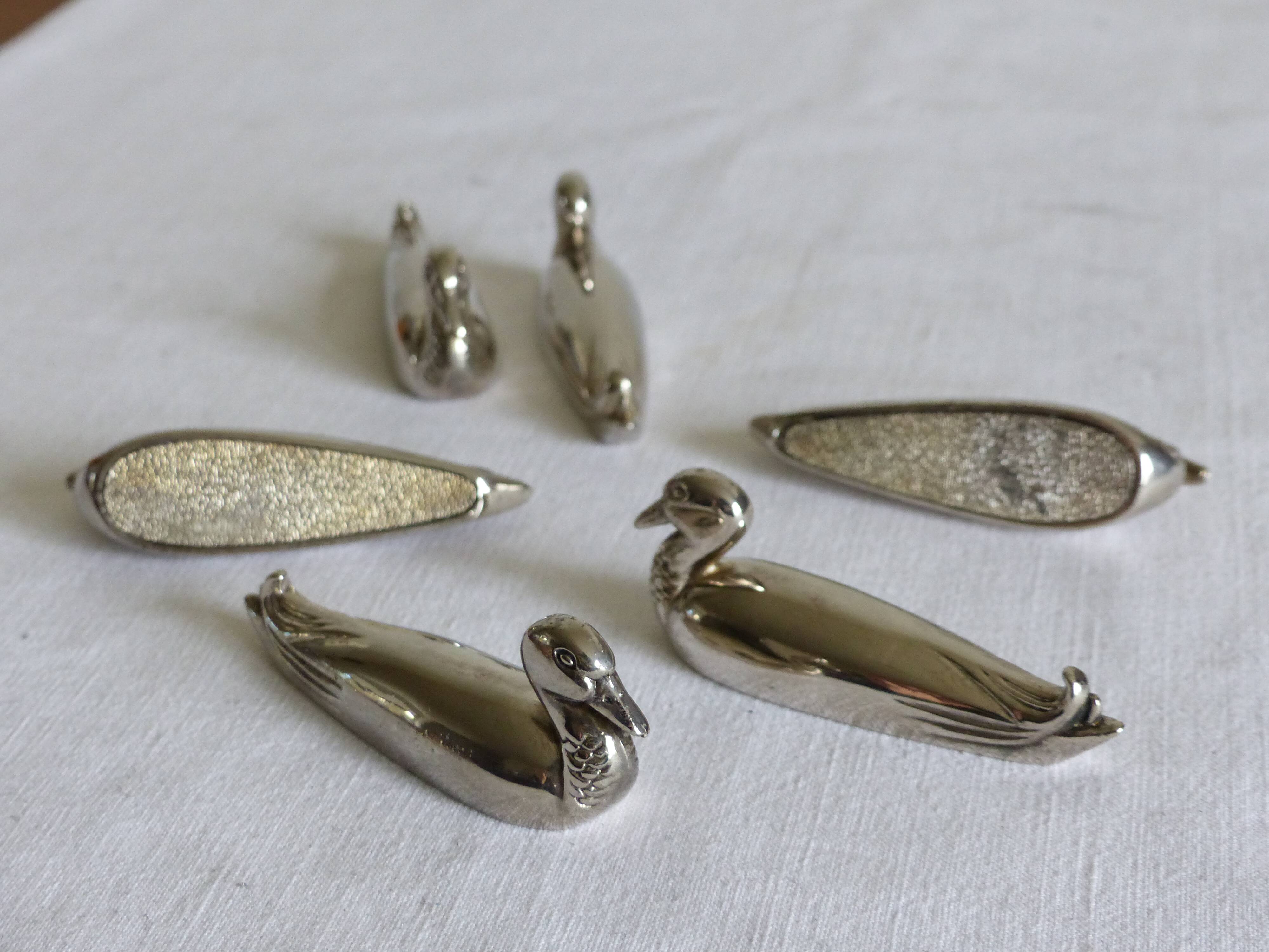 6 metal knife holders, ducks
