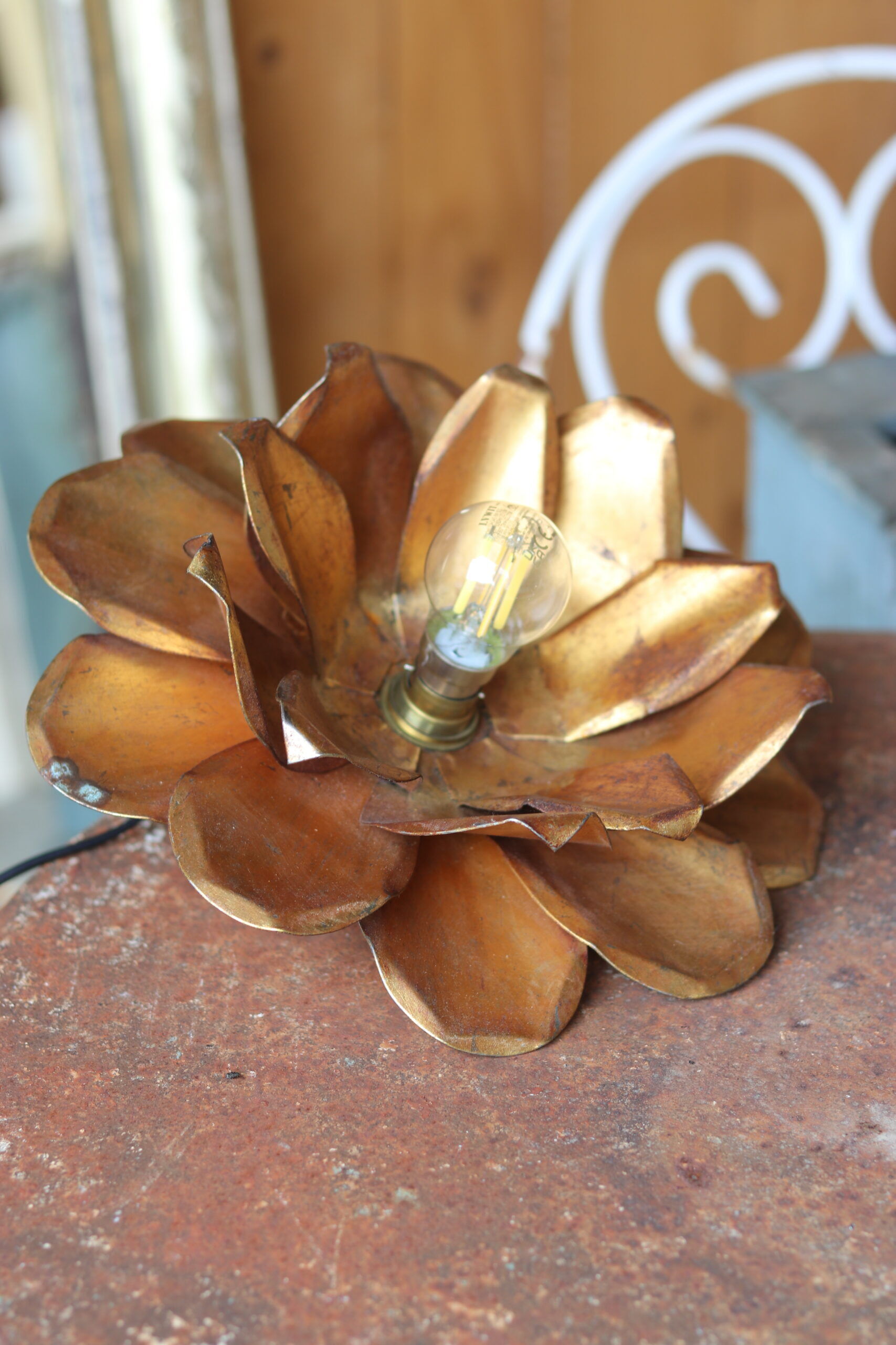 Vintage ceiling light in gilded metal, flower-shaped.