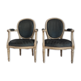 2 convertible chairs