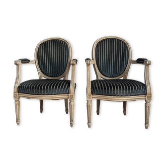 2 convertible chairs