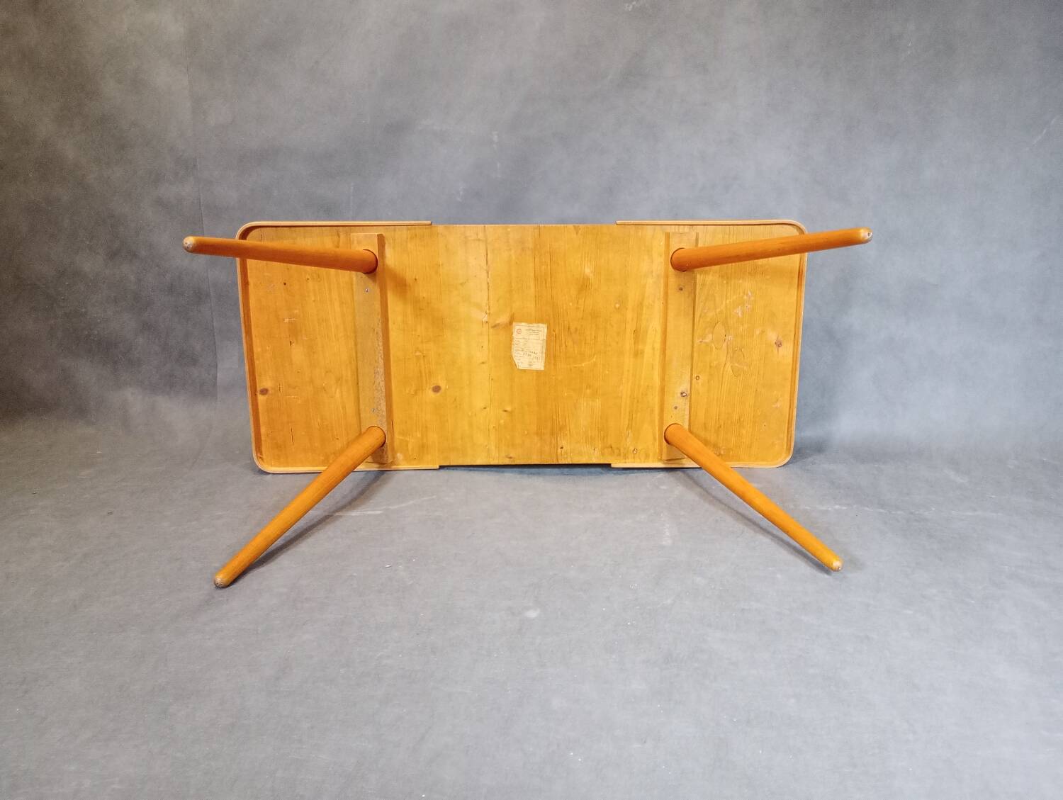 Table basse Jiri Jiroutek par Cesky Nabytok