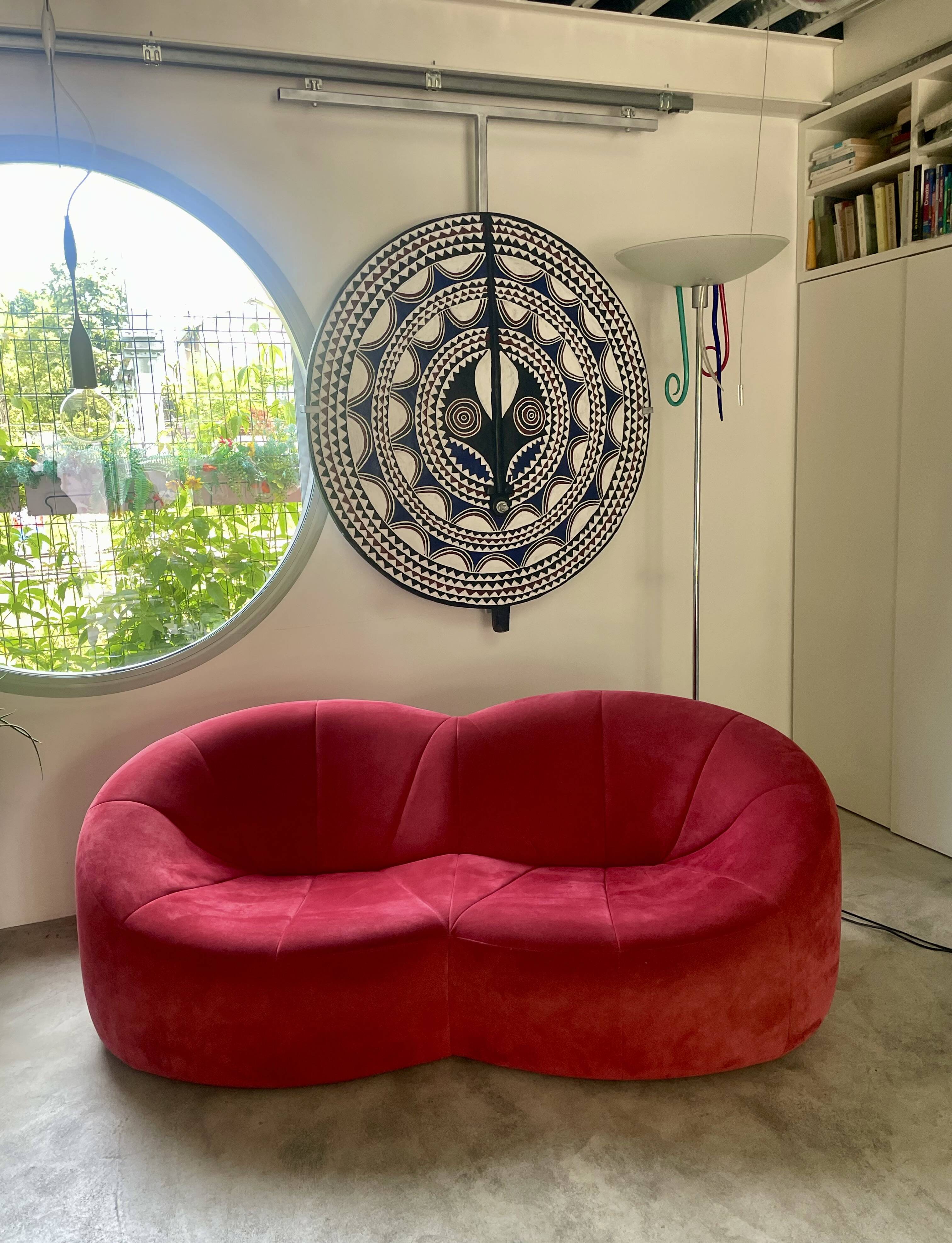 Canapé pumpkin 2 seats – pierre paulin for ligne roset – red alcantara