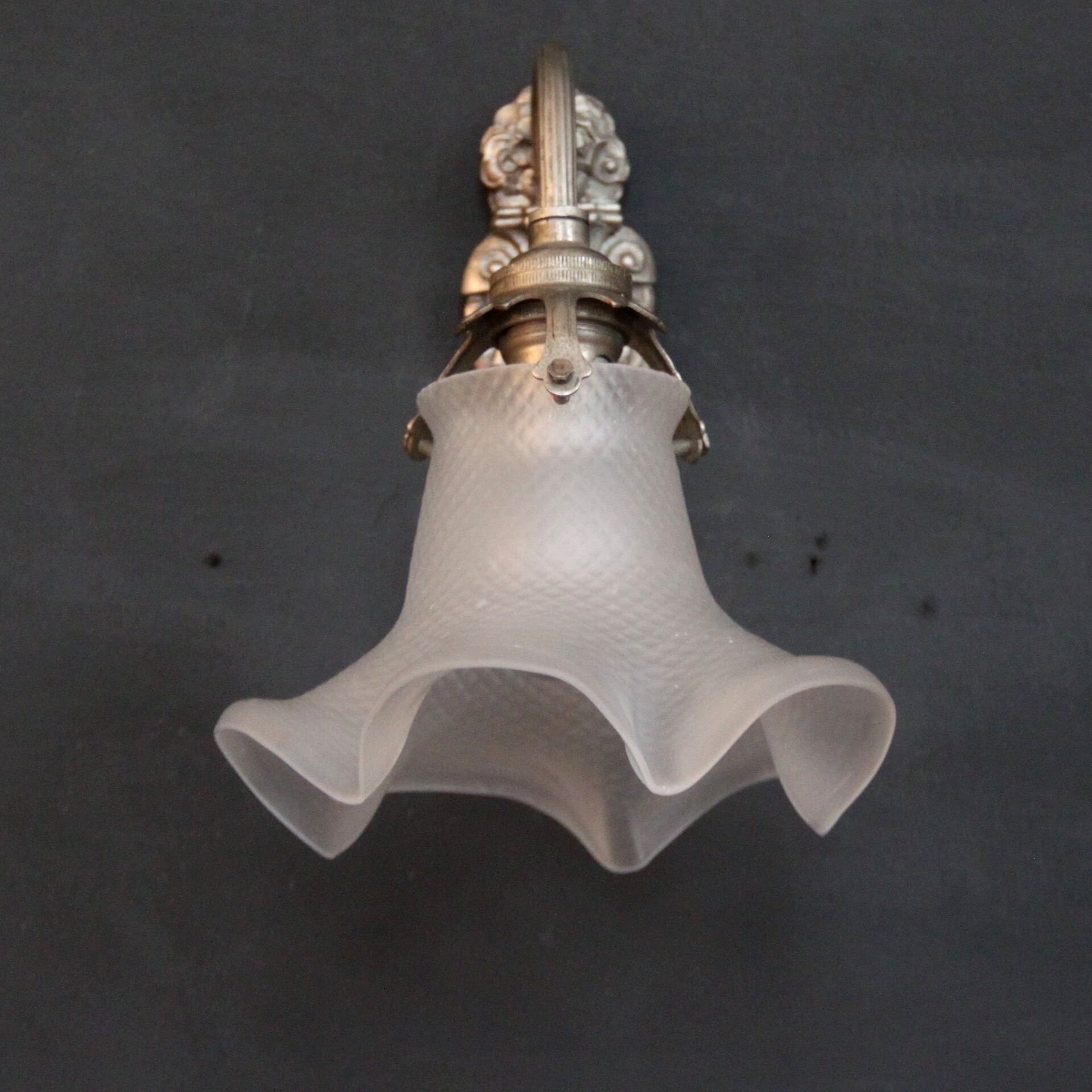 Applique murale en laiton chromé tulipe ancienne en verre vintage