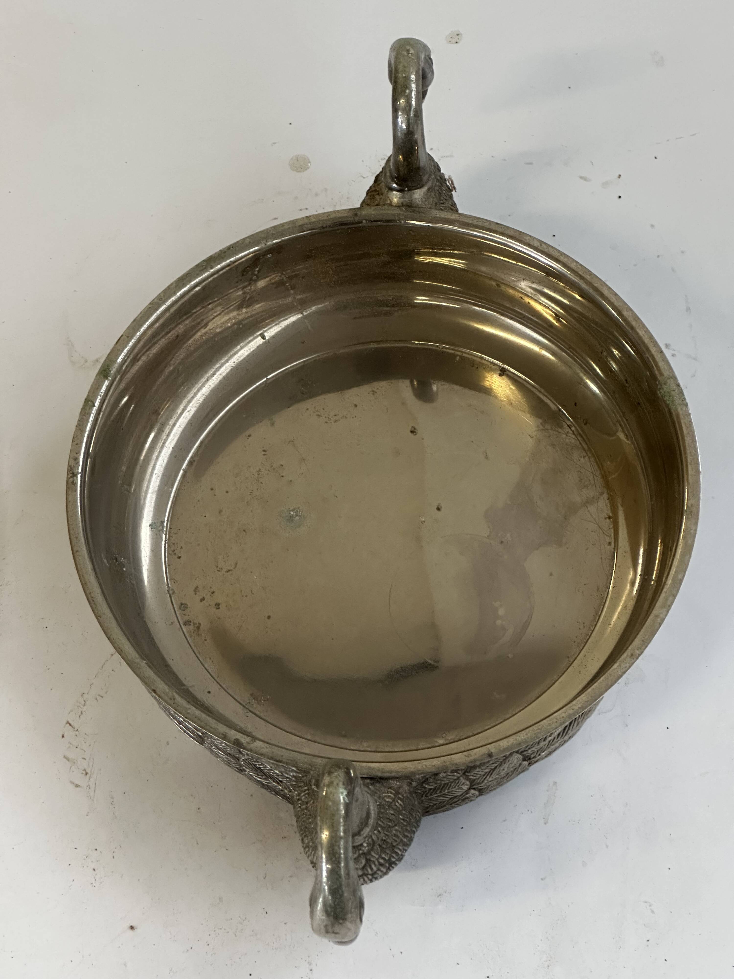 Art Deco silver-plated metal pocket emptier with swan decor