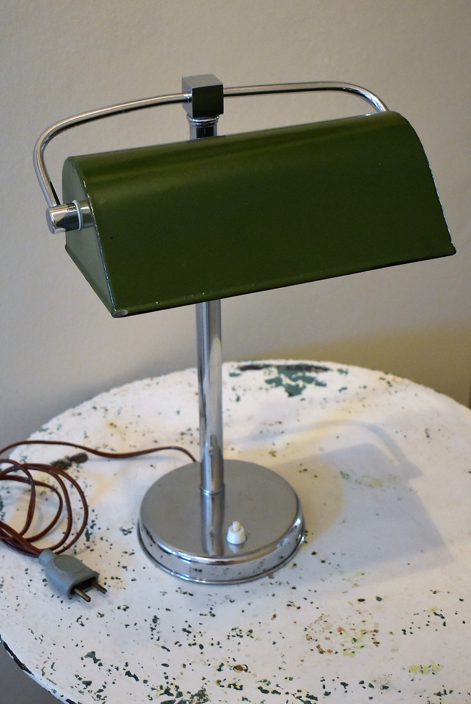 Notary lamp with green enamelled reflector