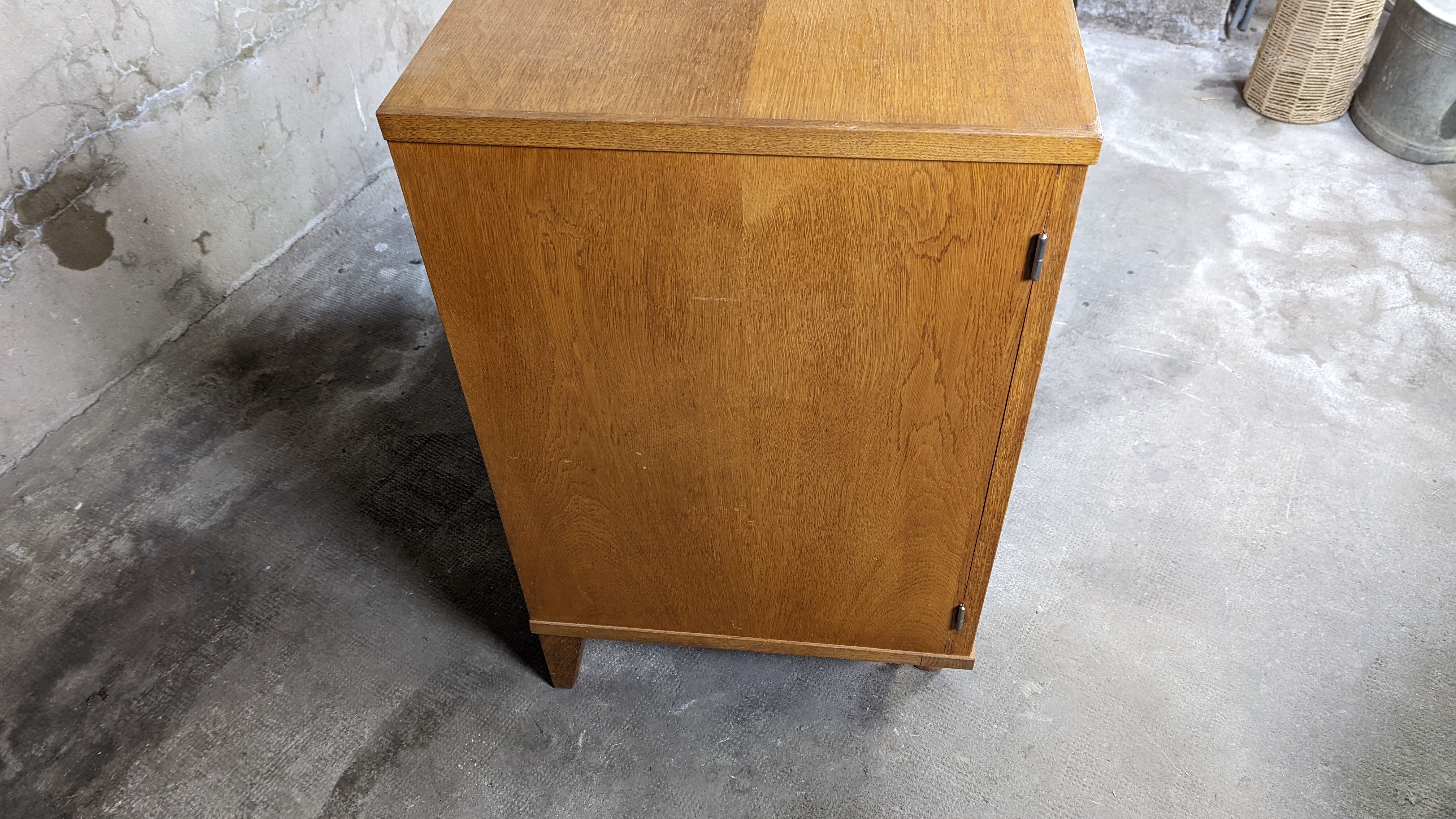 Scandinavian compass foot dresser